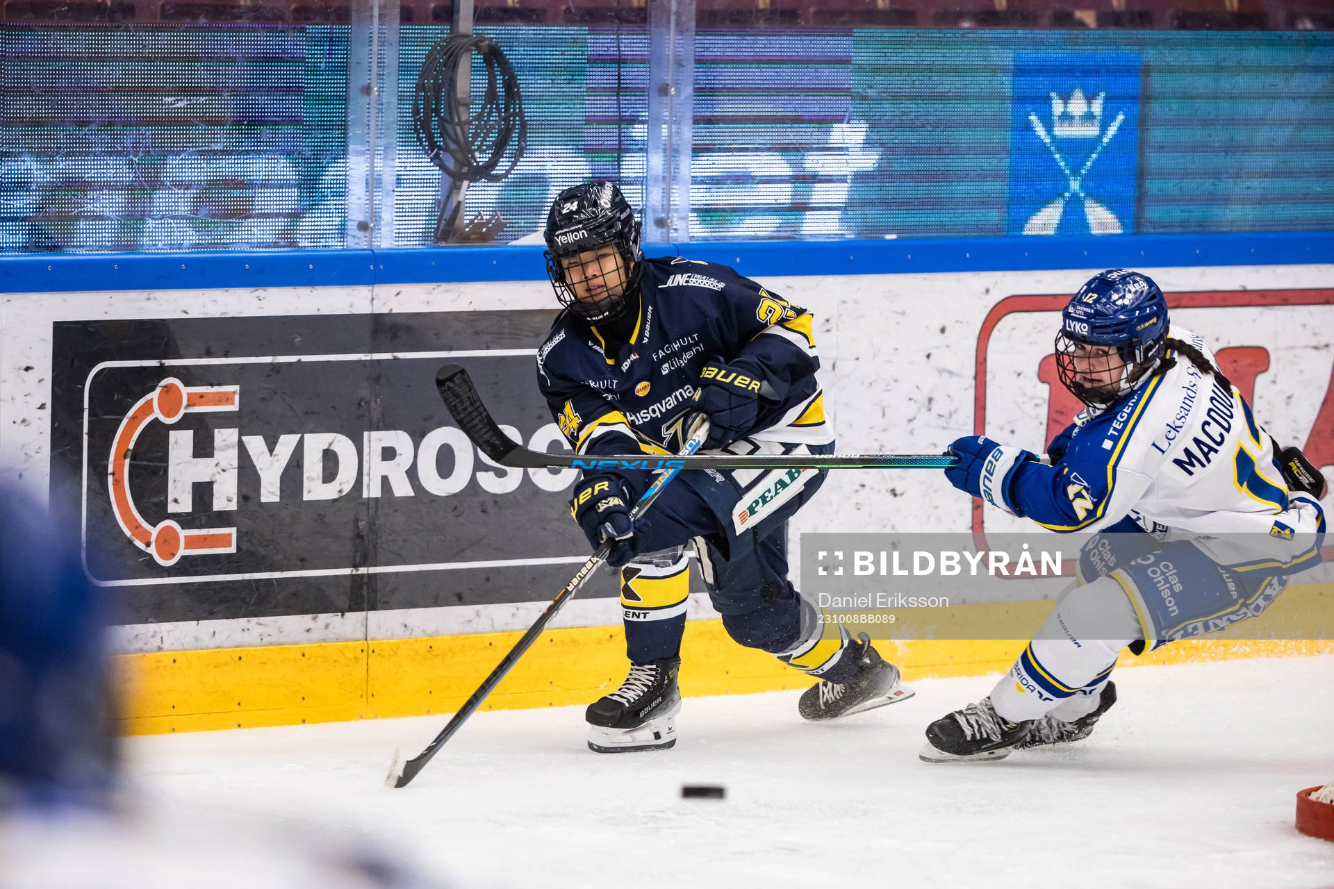 HV71s Ella Lind och Leksands Autumn Macdougall
