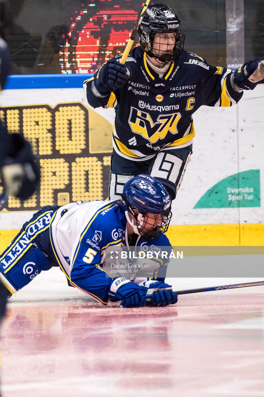 Leksands Nathalie Lidman och HV71s Sanni Hakala