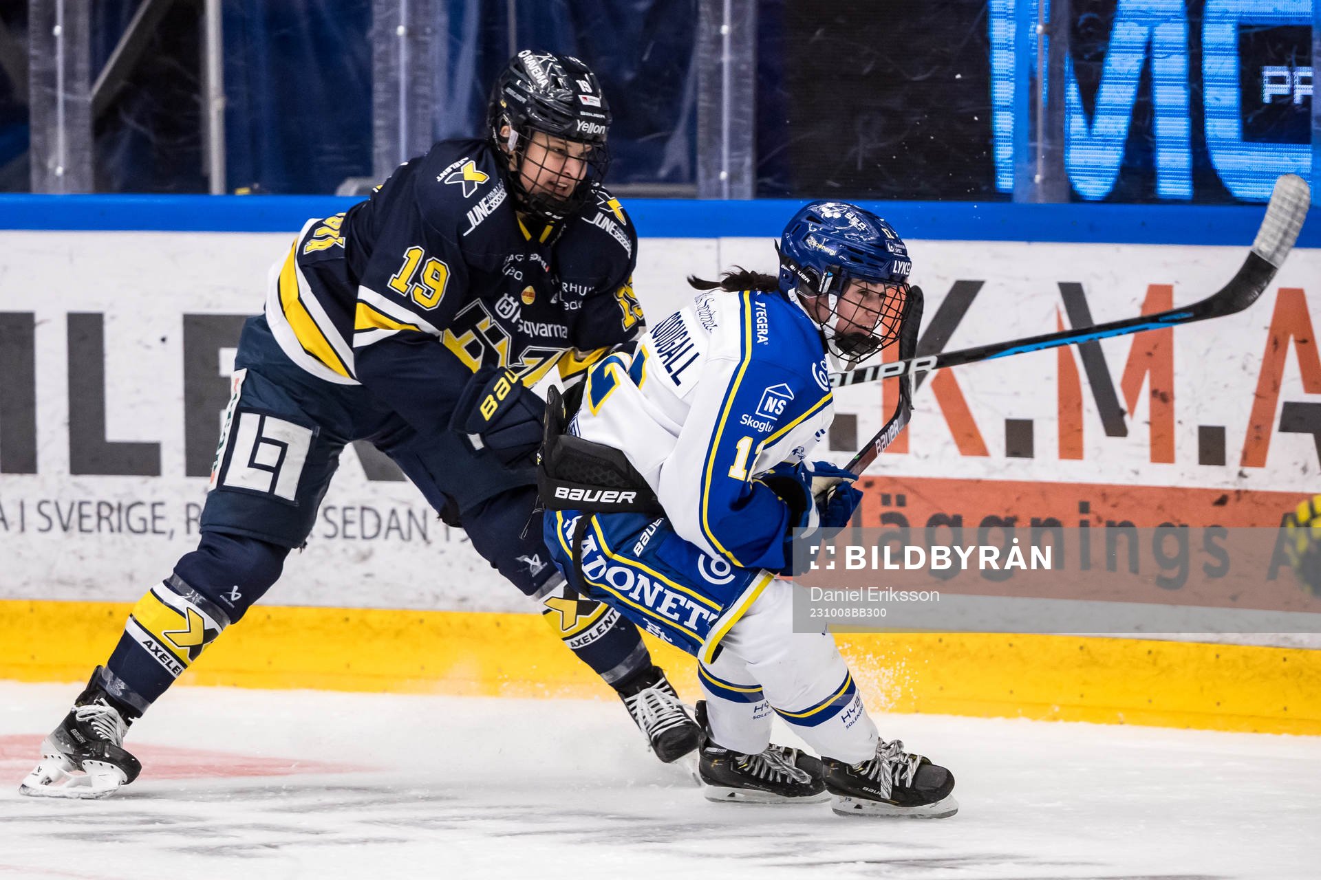 HV71s Klara Seroiszkova  och Leksands Autumn Macdougall
