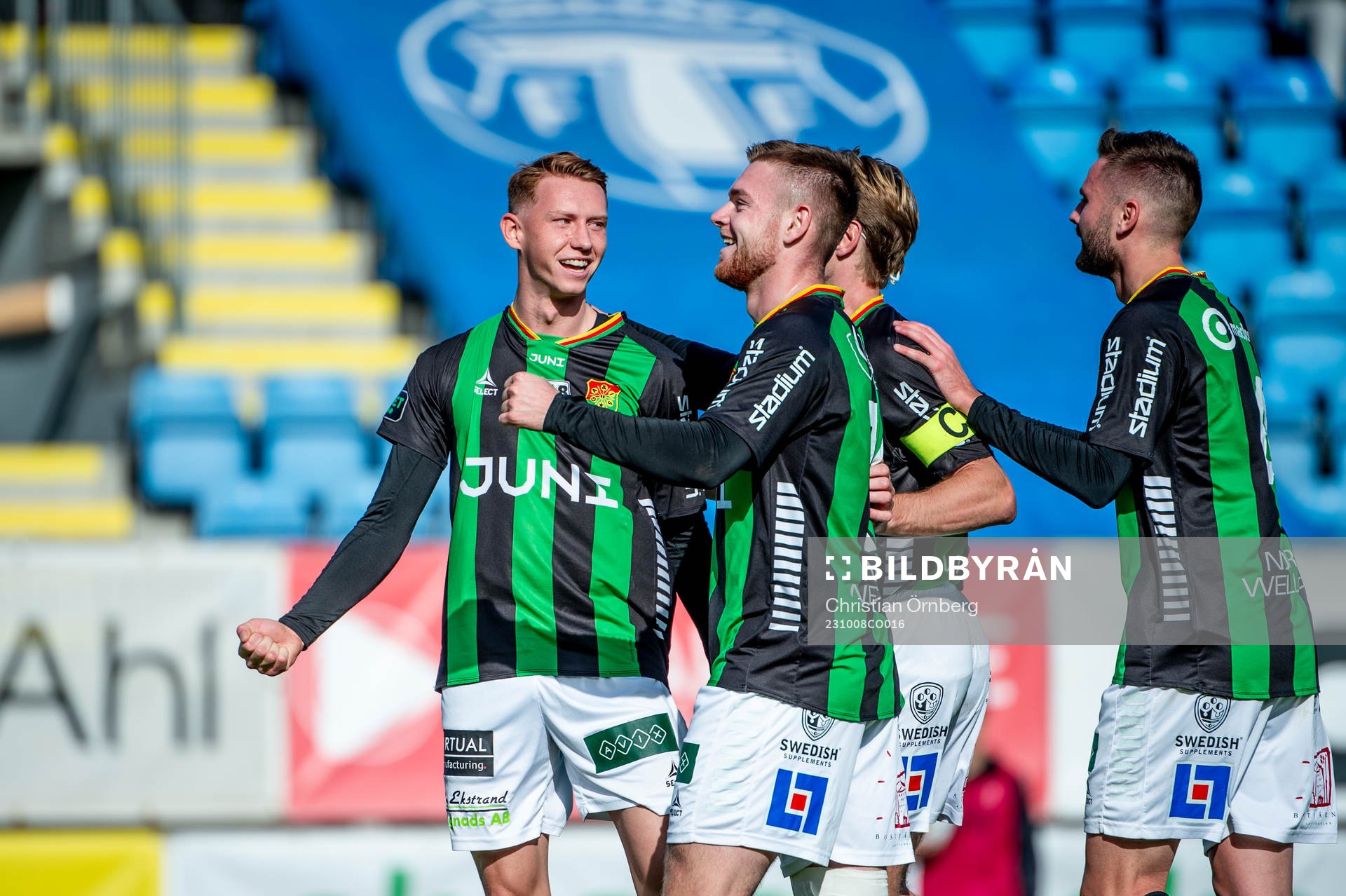 GAISs Julius Lindberg jublar med lagkamraterna