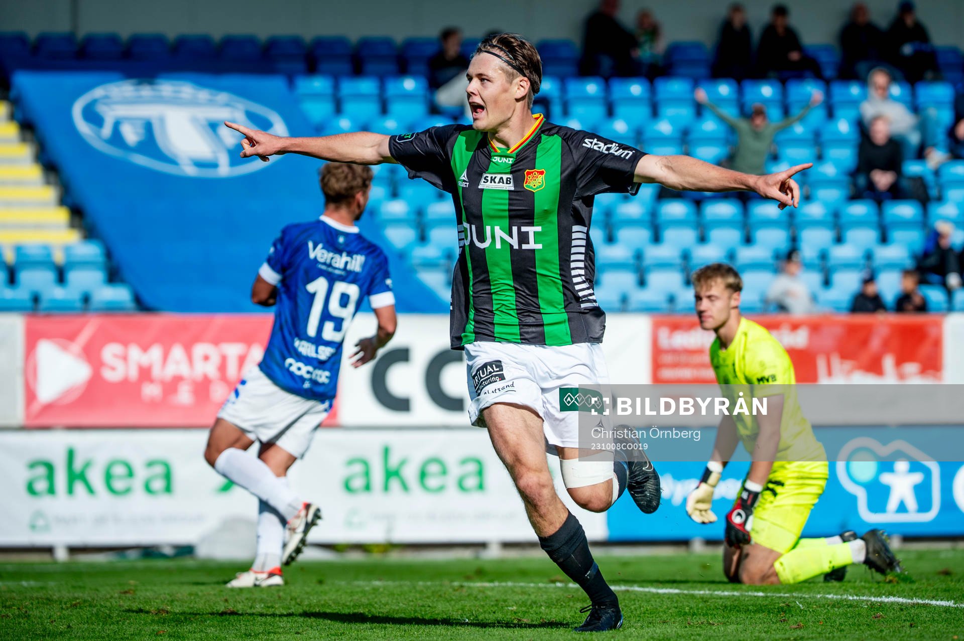 GAISs Axel Henriksson jublar med lagkamraterna