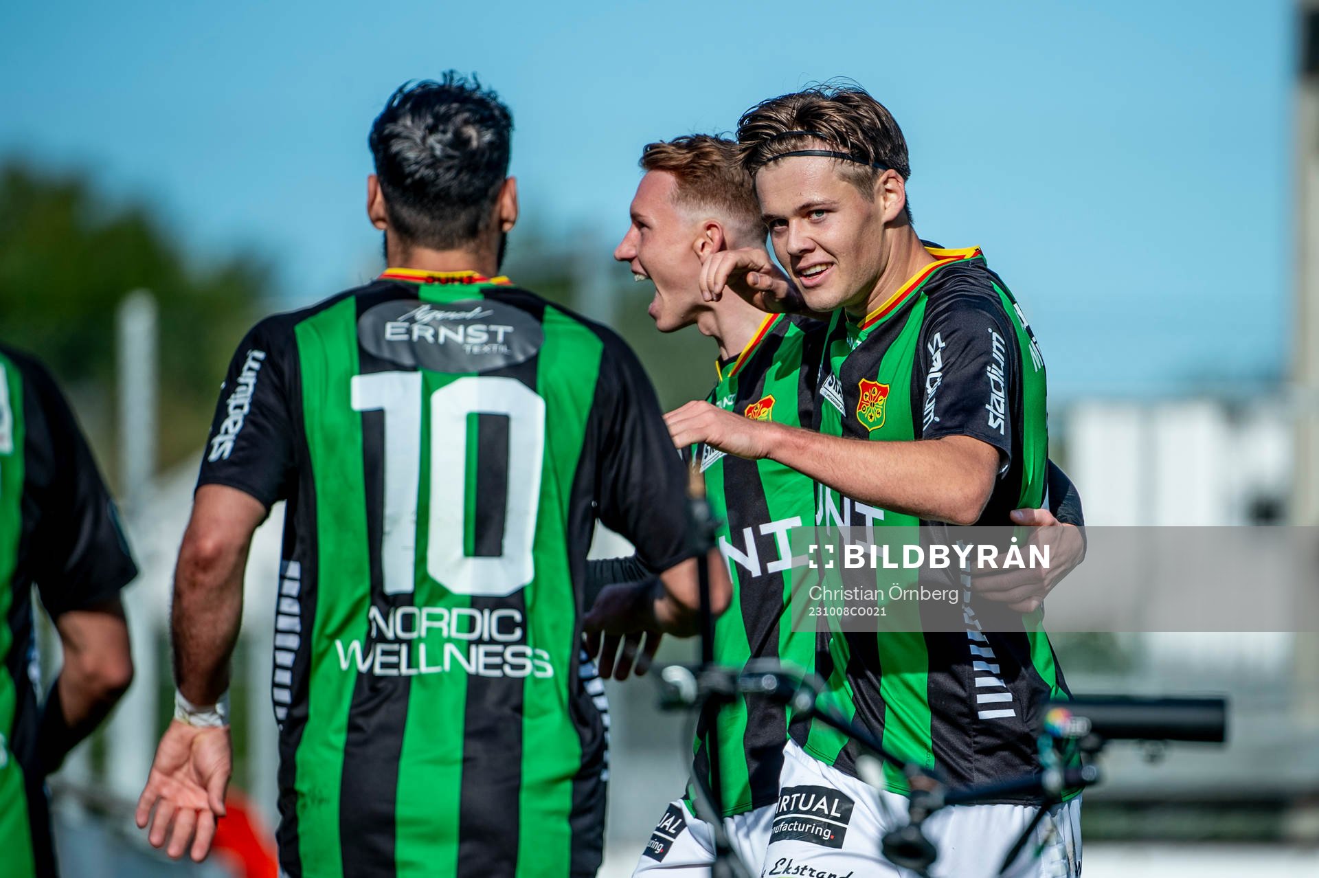 GAISs Axel Henriksson jublar med lagkamraterna