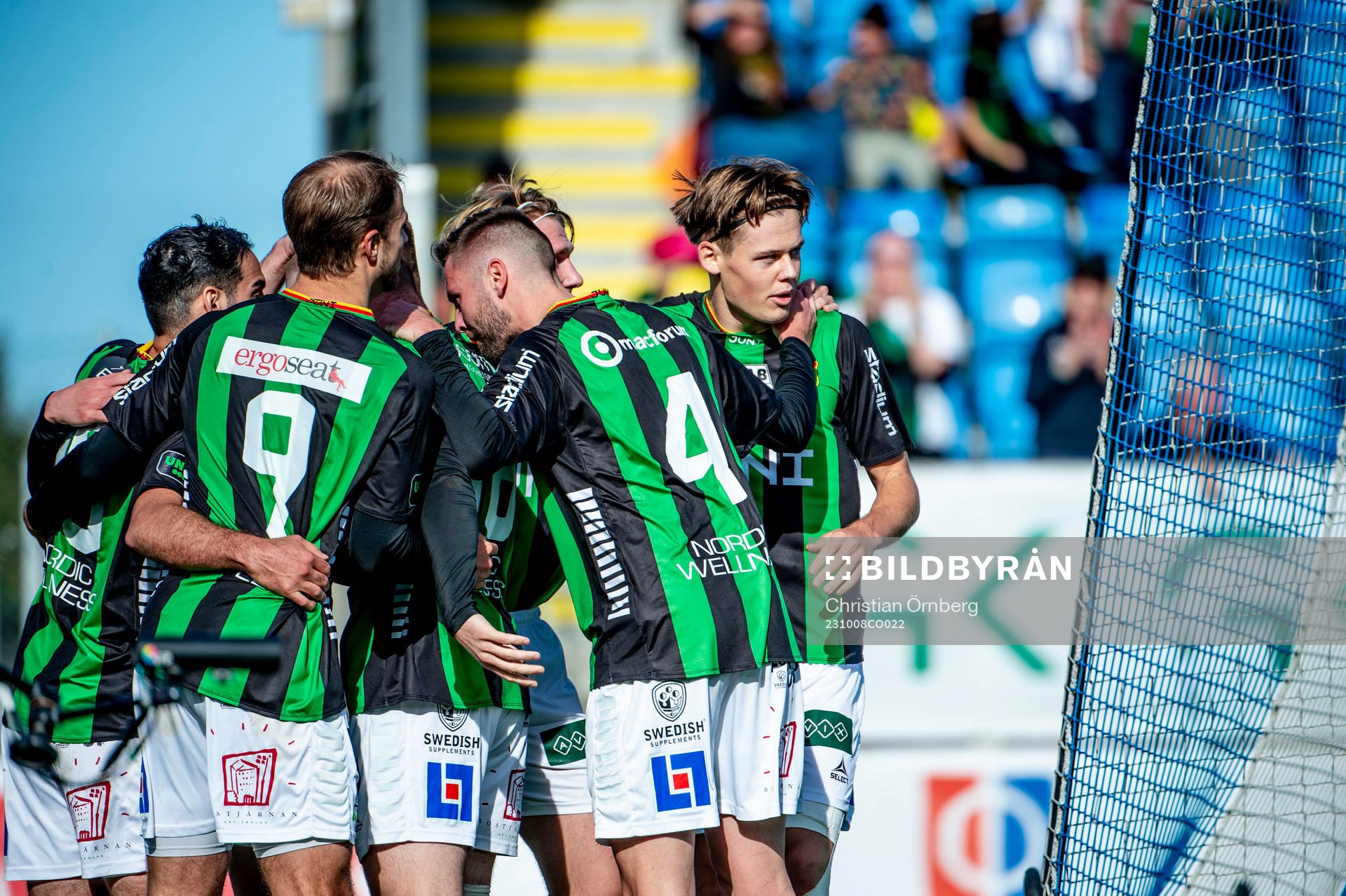 GAISs Axel Henriksson jublar med lagkamraterna