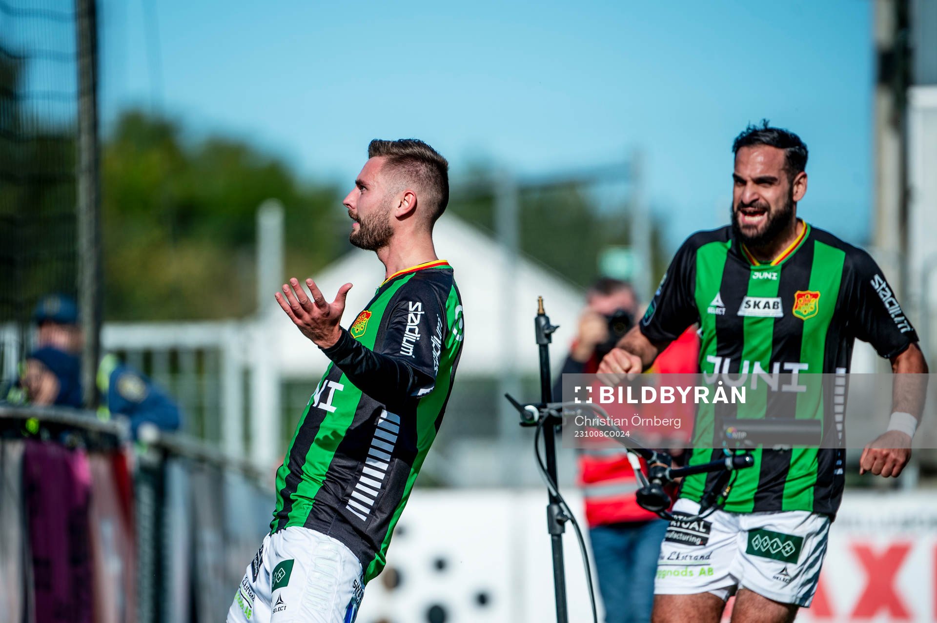 GAISs Axel Norén jublar med lagkamraterna