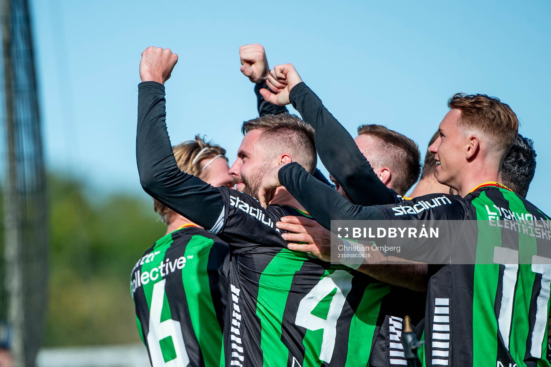 GAISs Axel Norén jublar med lagkamraterna