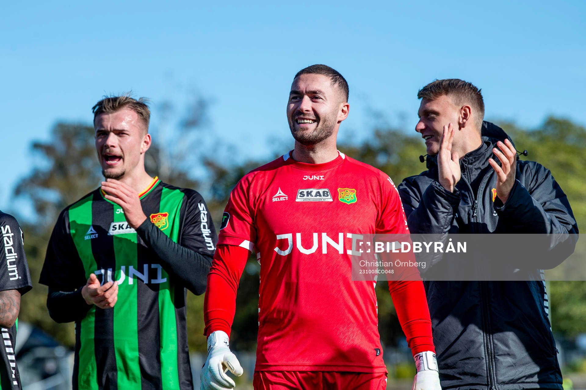 GAIS målvakt Mergim Krasniqi jublar med lagkamraterna