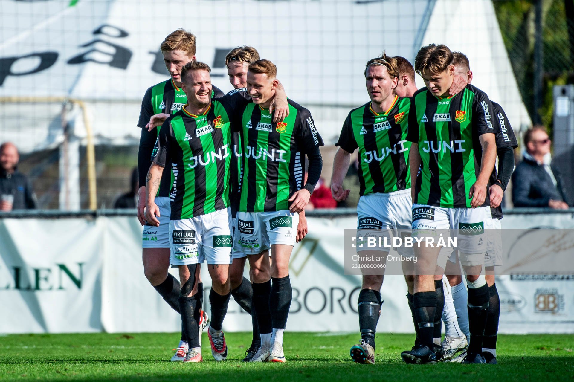 GAISs Jonas Lindberg jublar med lagkamraterna