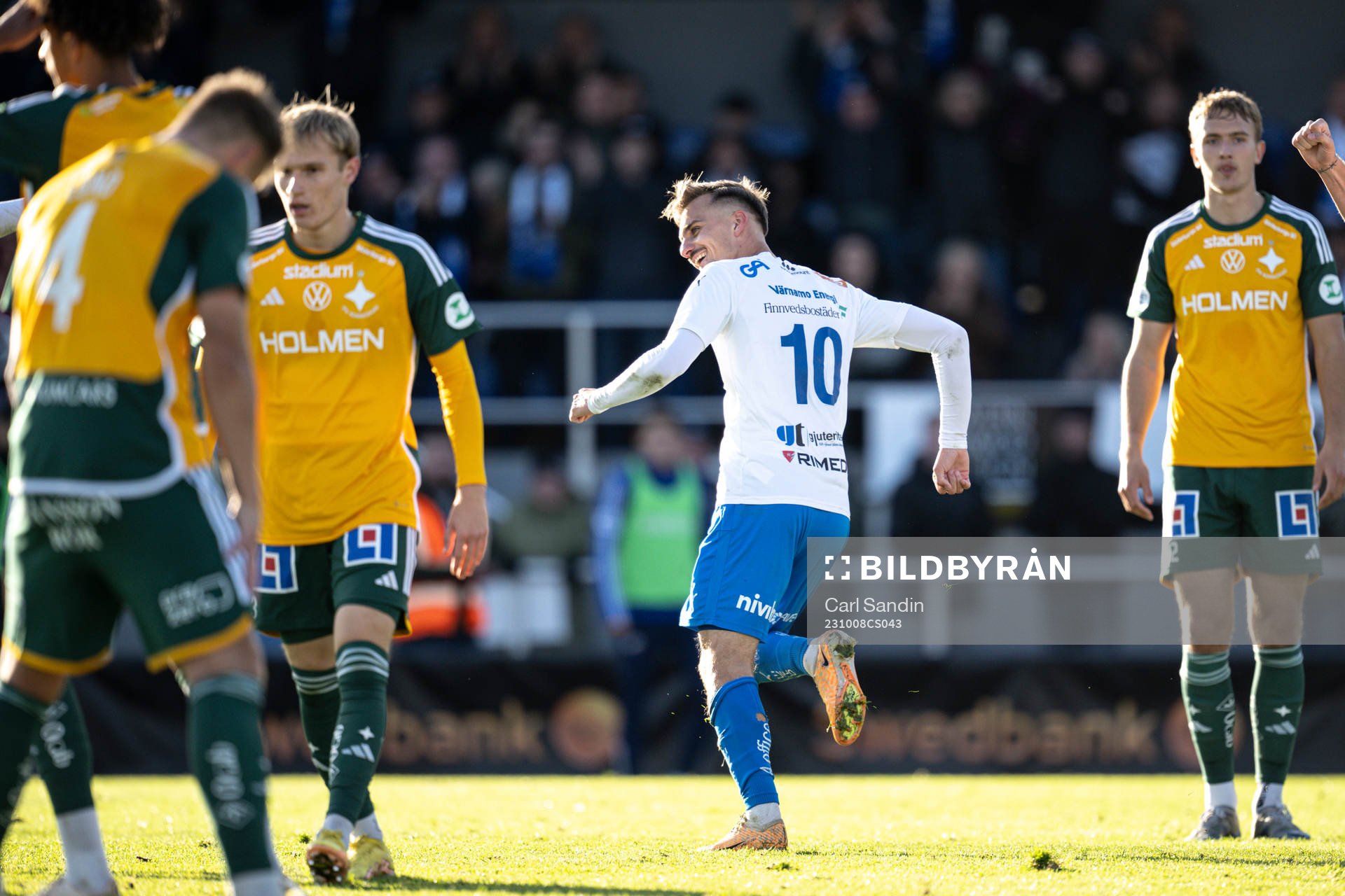 Värnamos Ajdin Zeljkovic jublar