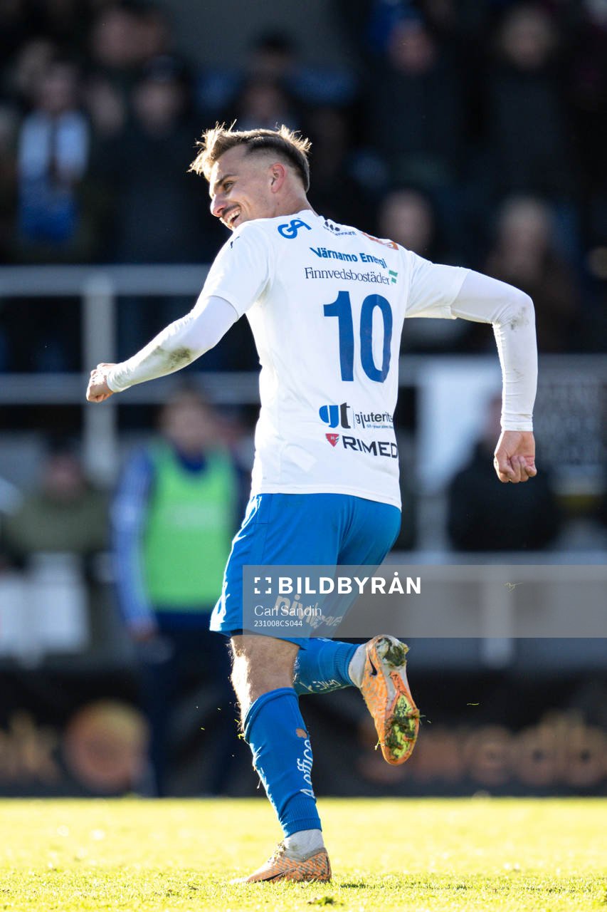 Värnamos Ajdin Zeljkovic jublar