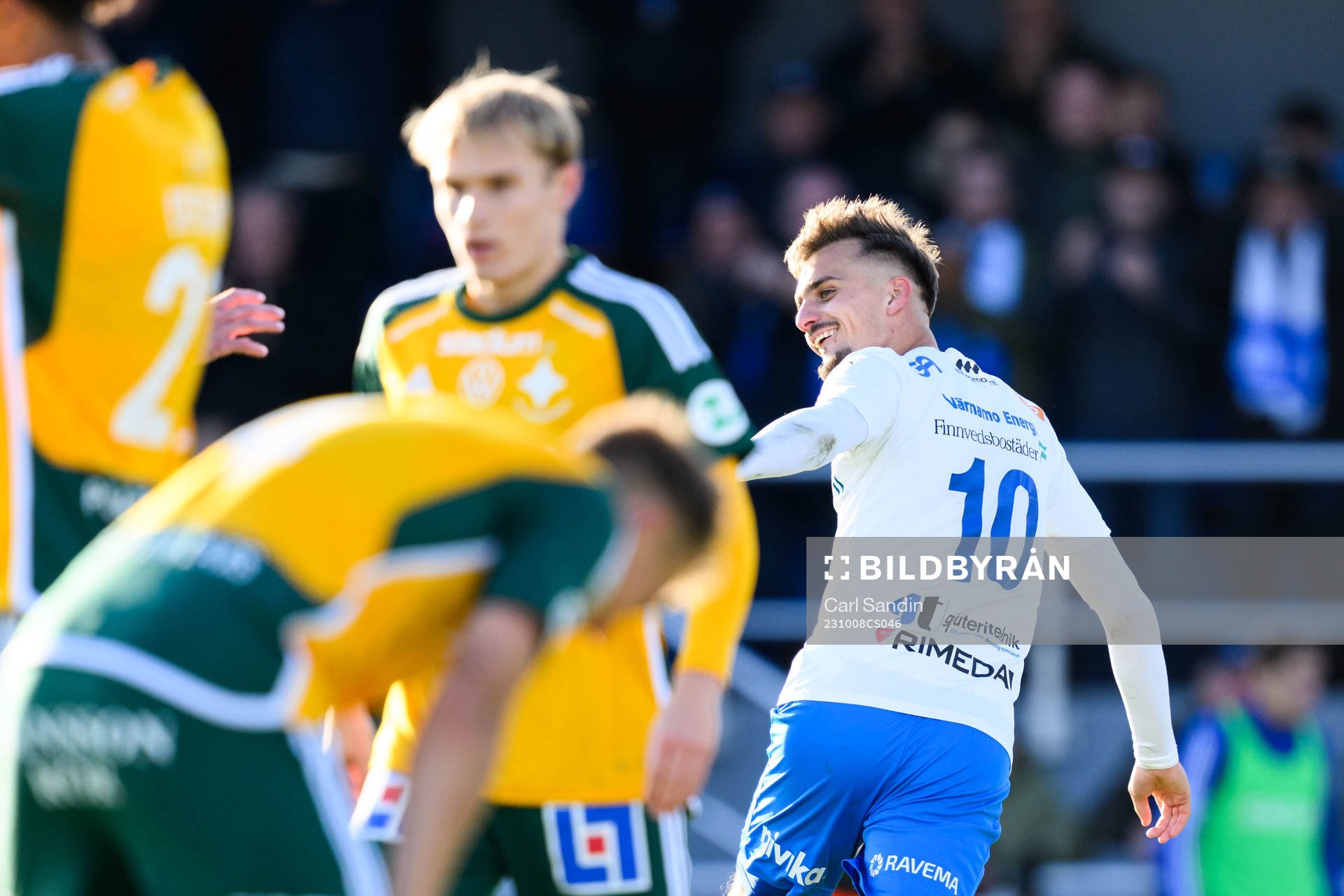Värnamos Ajdin Zeljkovic jublar