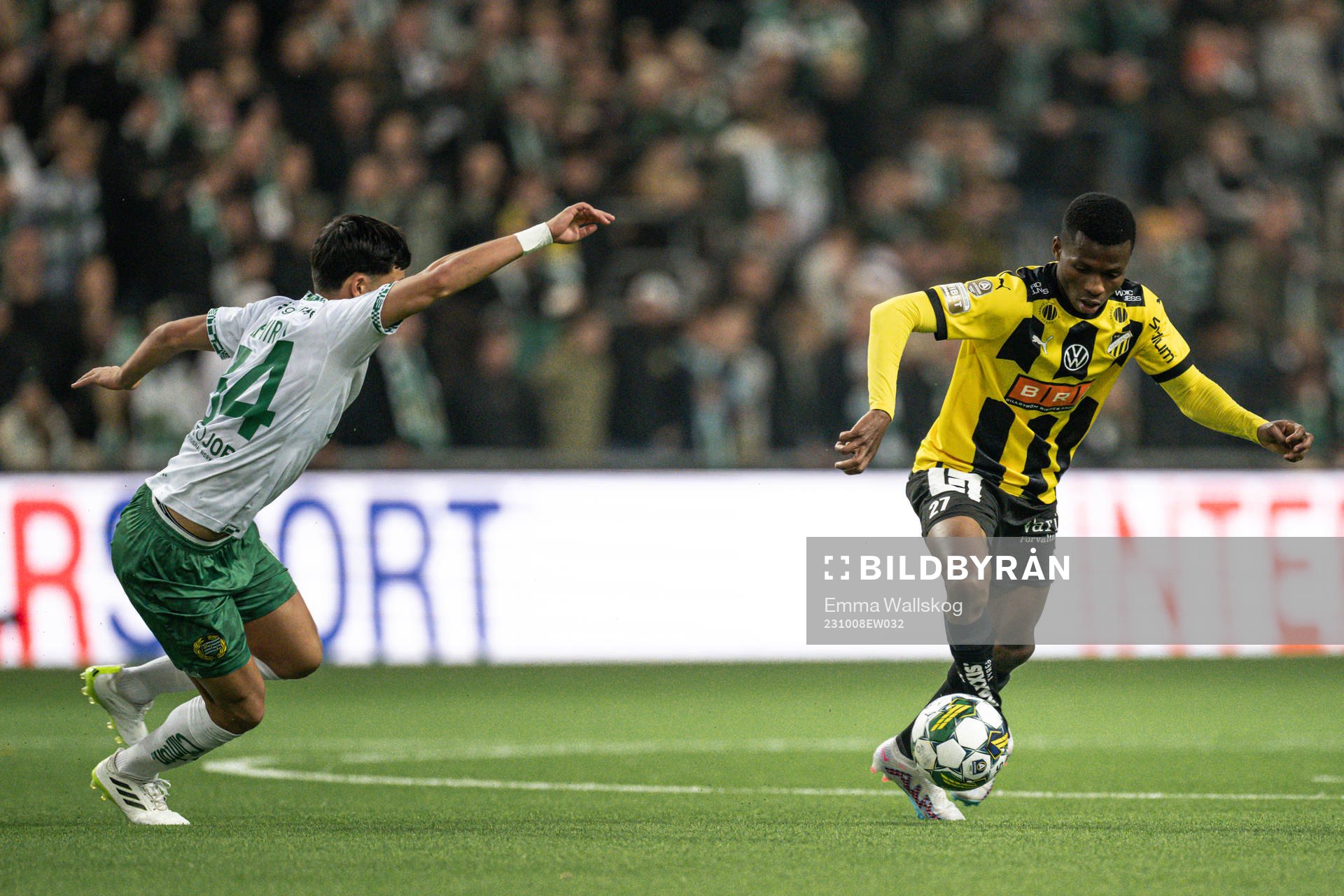 Hammarbys Alper Demirol och Häckens Akoua Romeo Amane