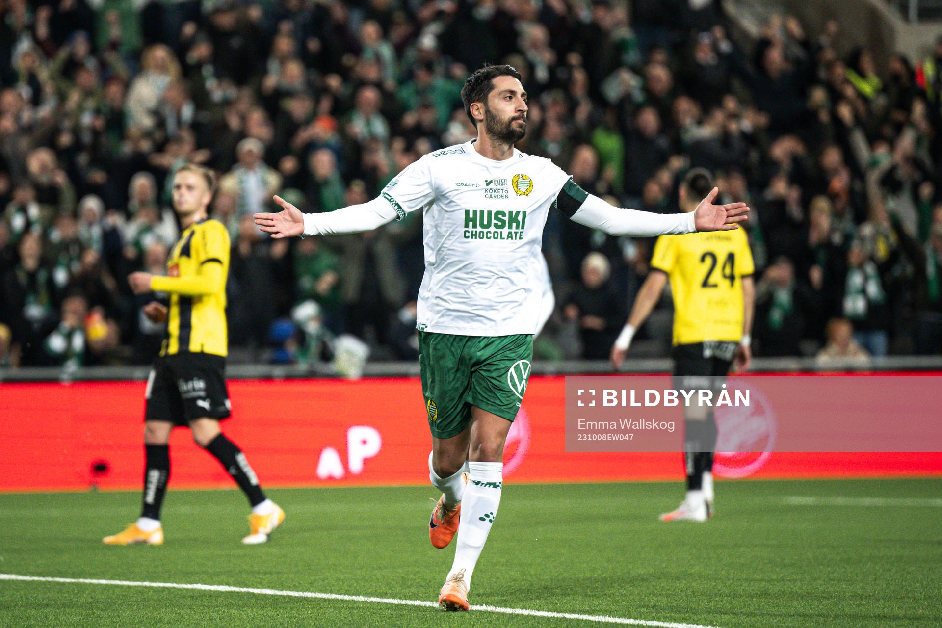 Hammarbys Nahir Besara jublar
