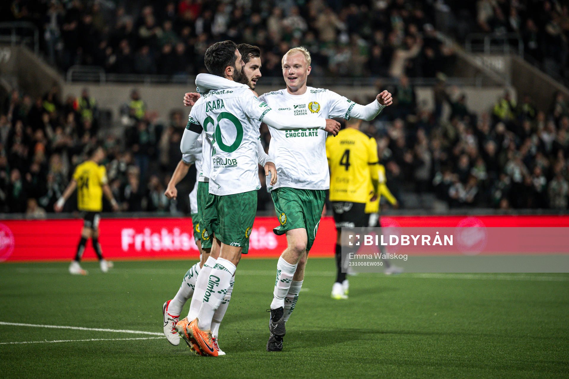 Hammarbys Nahir Besara jublar med lagkamrater