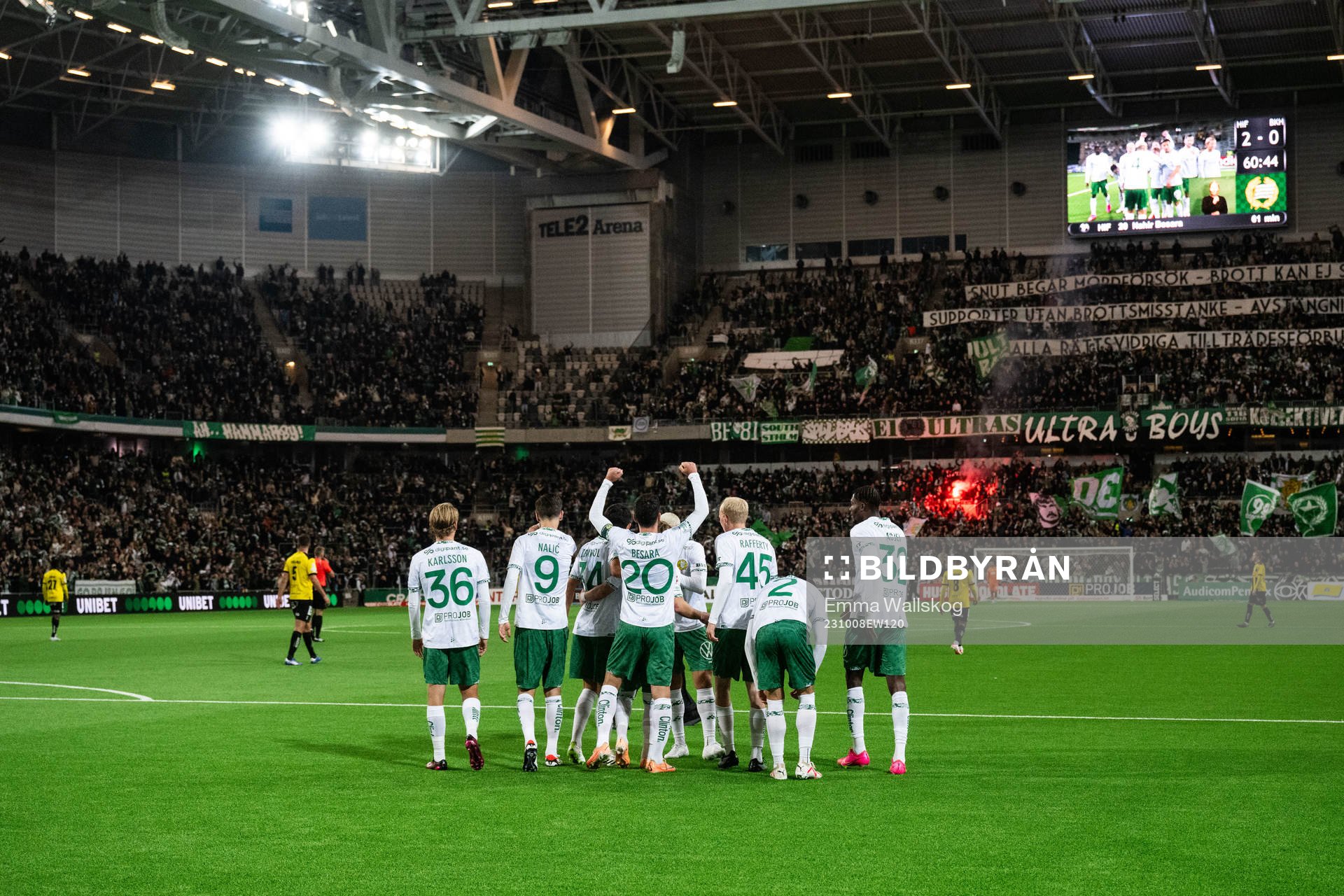 Hammarbys Nahir Besara jublar med lagkamrater efter 2-0 under fotbollsmatchen i Allsvenskan mellan Hammarby och Häcken den 8 oktober 2023 i Stockholm. 