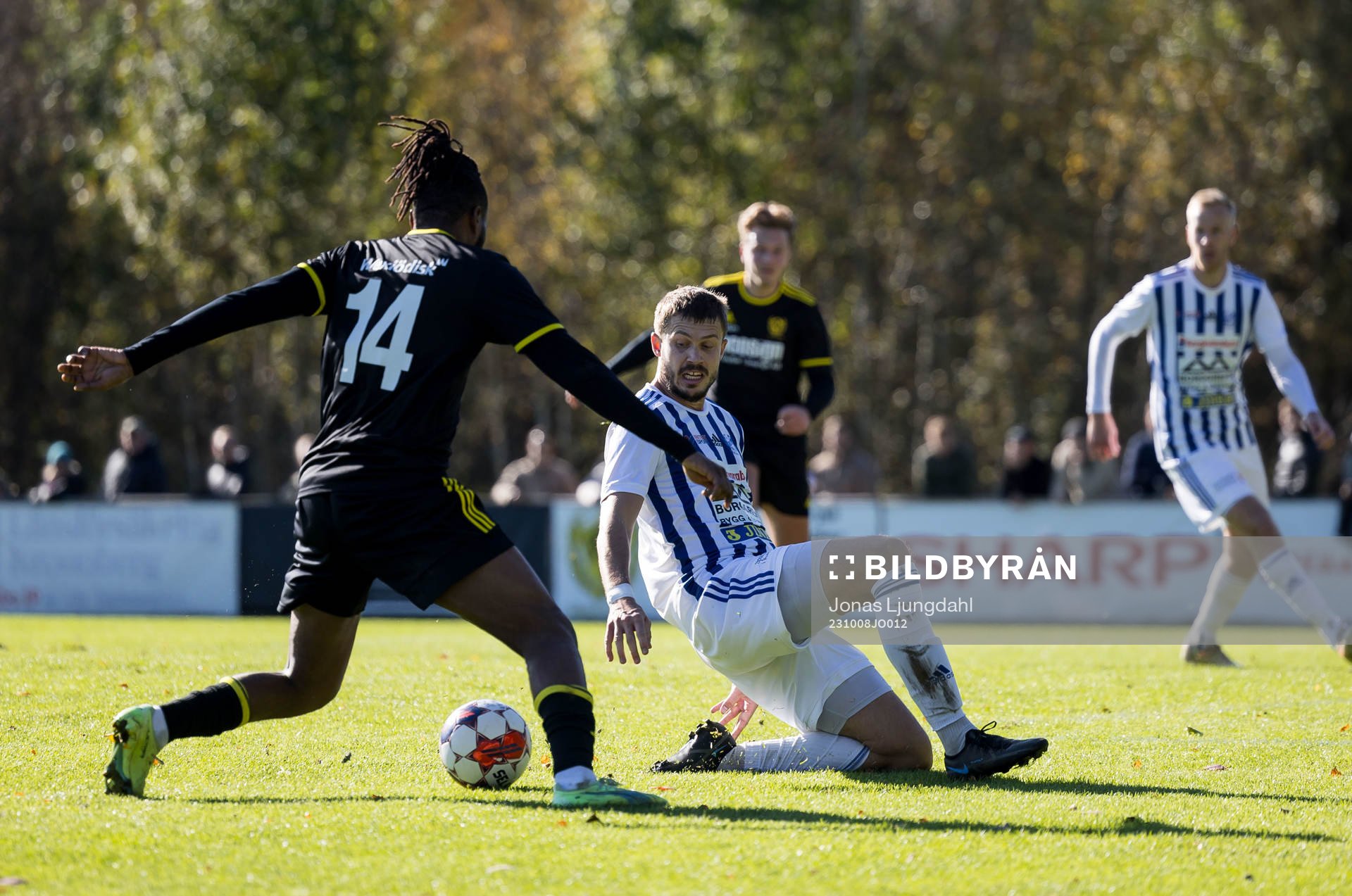 Växjö Norras Issa Issa och IFK Karlshamns John Eriksson