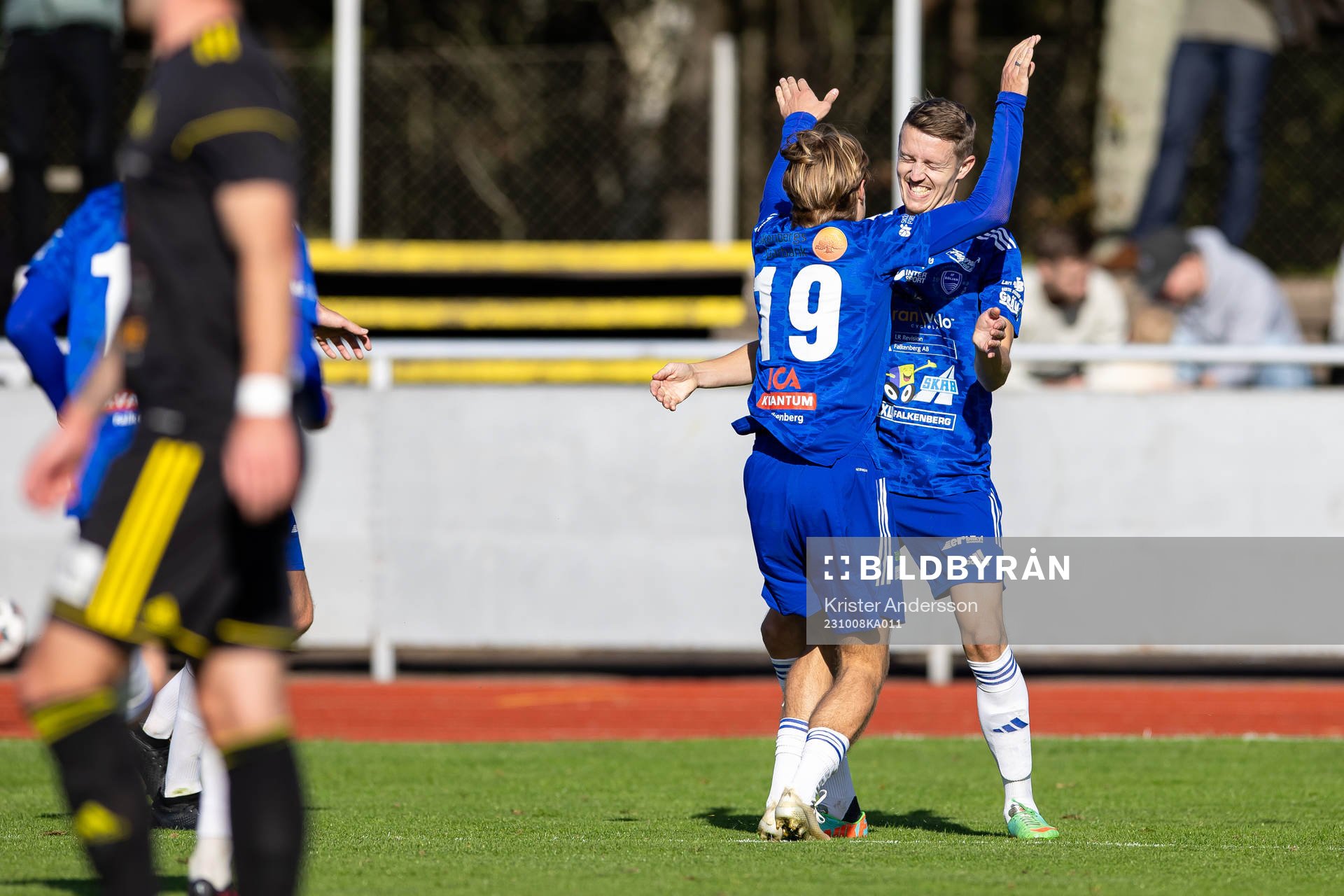 Böljan Falkenbergs David Wallnedal jublar