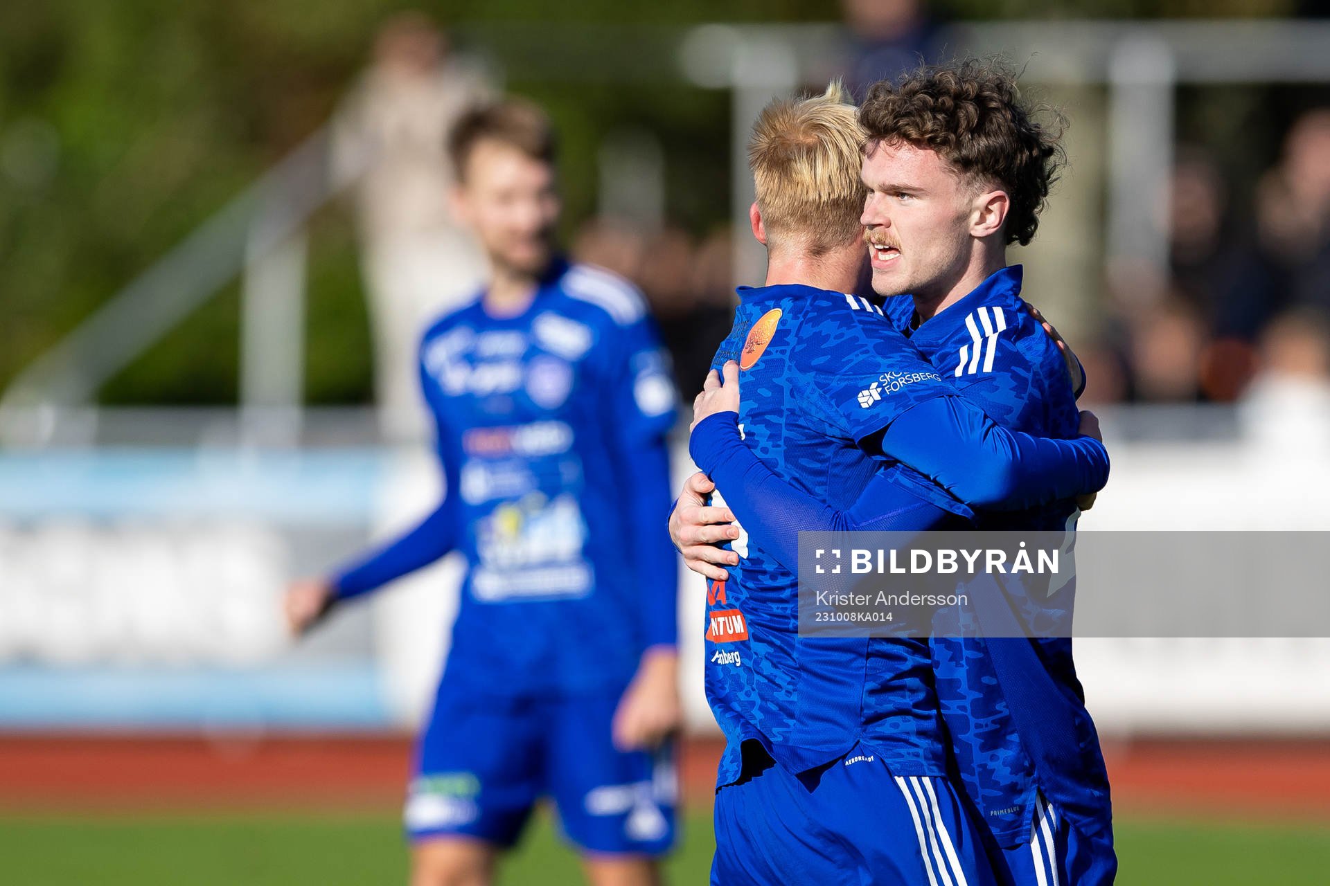 Böljan Falkenbergs Oscar Appelin jublar