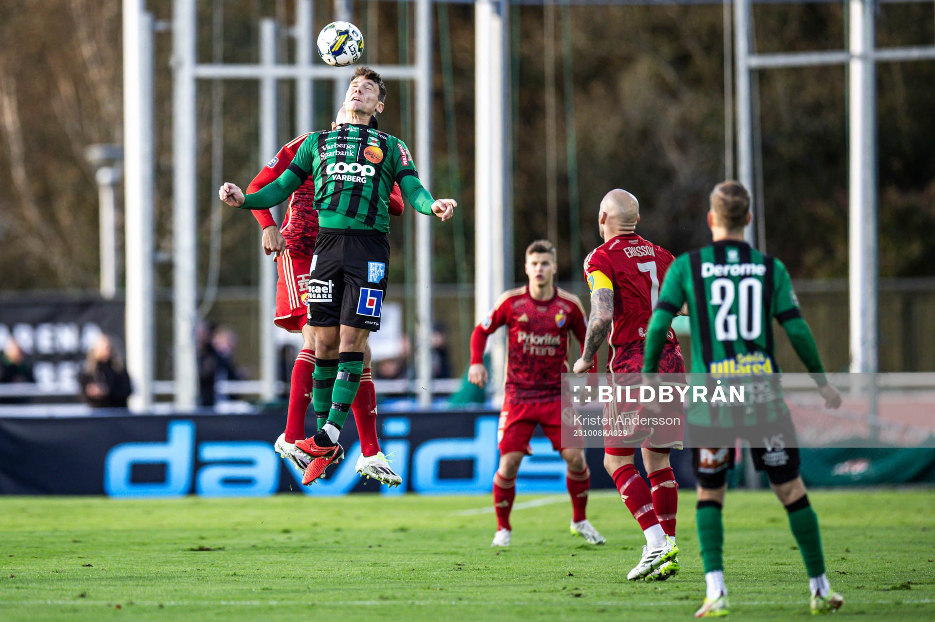 Djurgårdens Carlos Moros Gracia och Varbergs Mads Borchers