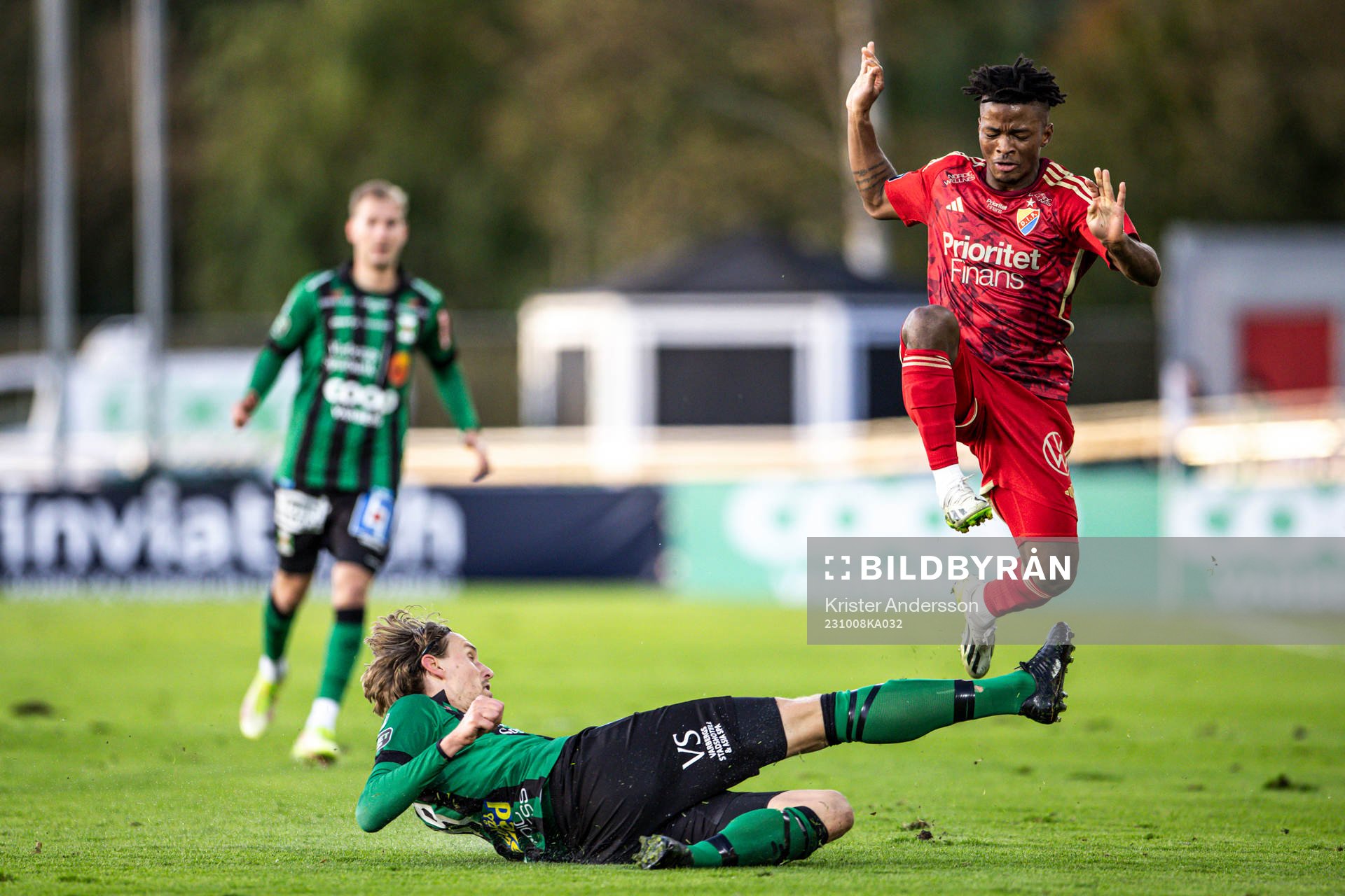 Varbergs Joakim Lindner och Djurgårdens Felix Vá