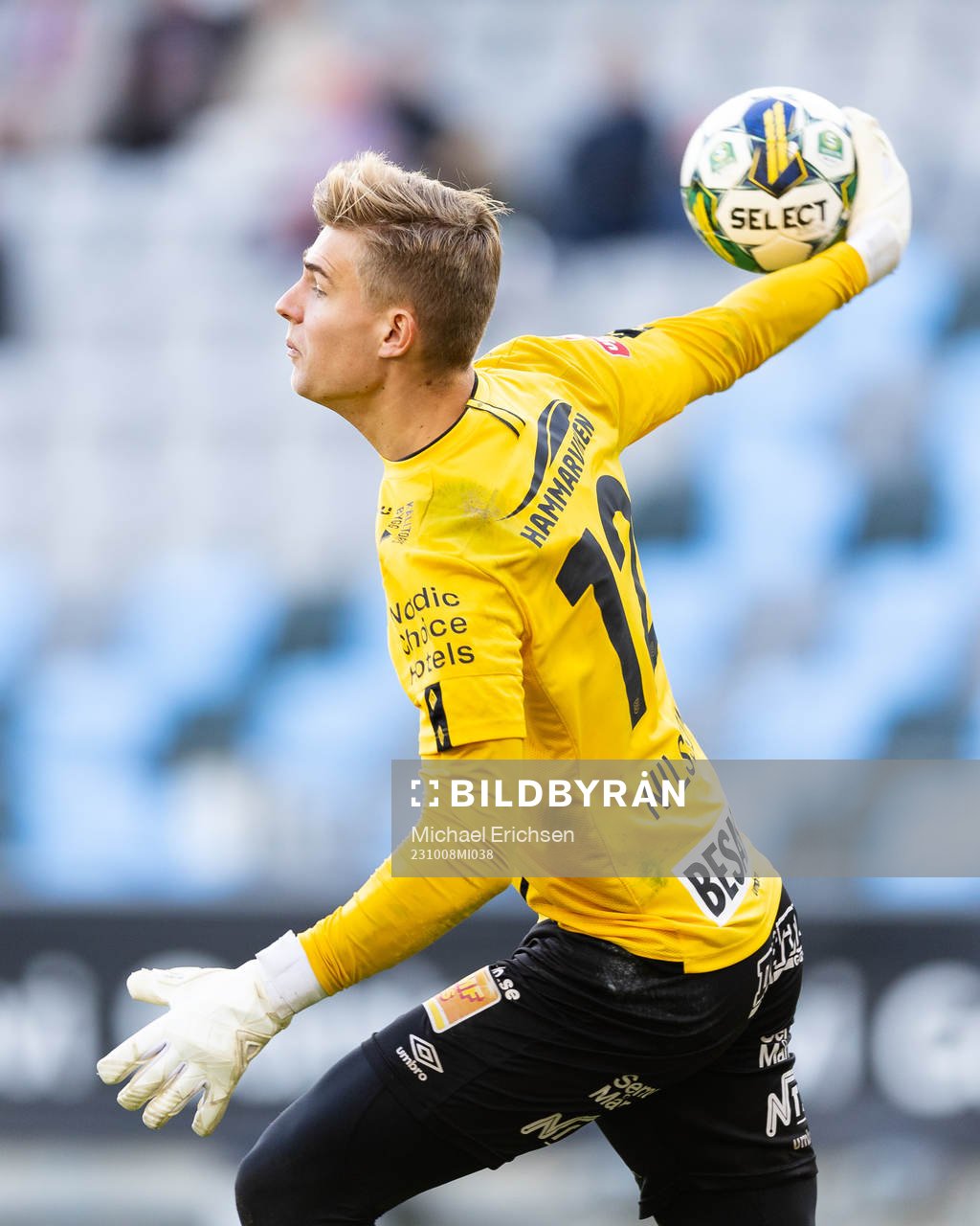 Örgrytes målvakt Mathias Nilsson under fotbollsmatchen i Superettan mellan Örgryte och Utsikten den 8 oktober 2023 i Göteborg. 