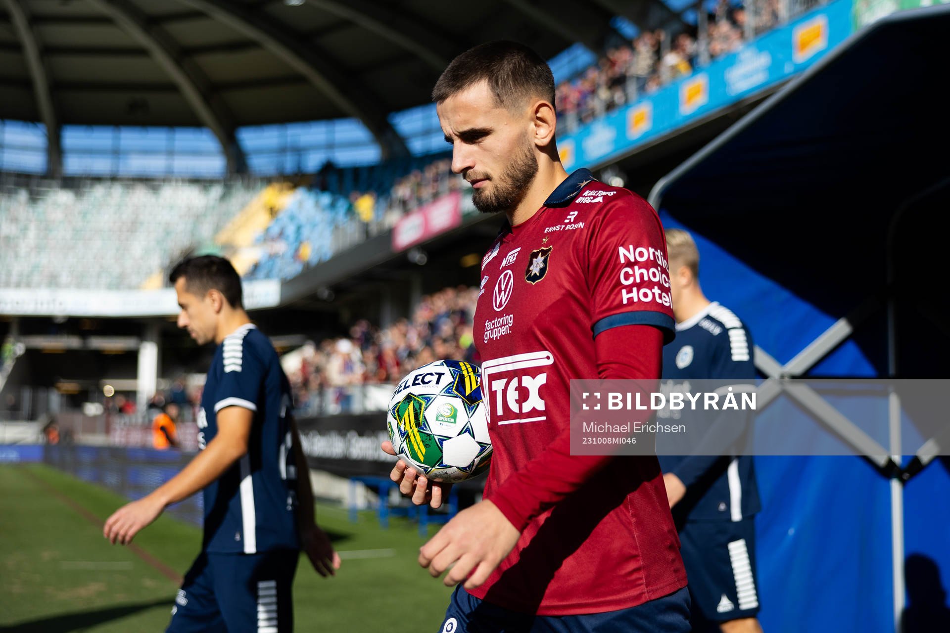 Örgrytes Erion Sadiku innan fotbollsmatchen i Superettan