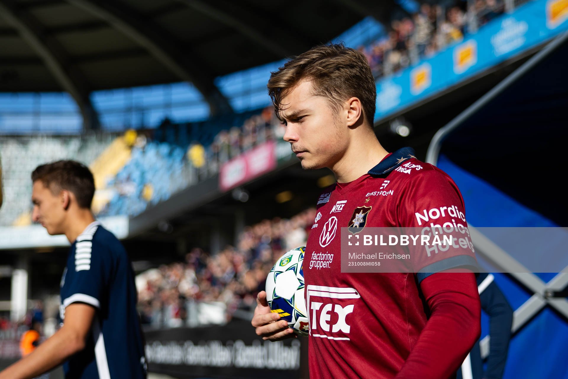 Örgrytes Linus Tagesson innan fotbollsmatchen i Superettan