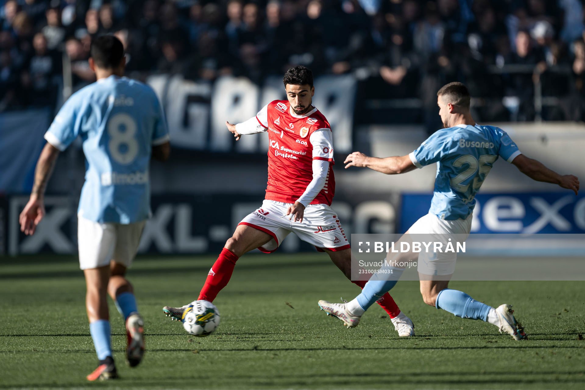 Kalmars Deniz Hummet och Malmö FFs Gabriel Busanello