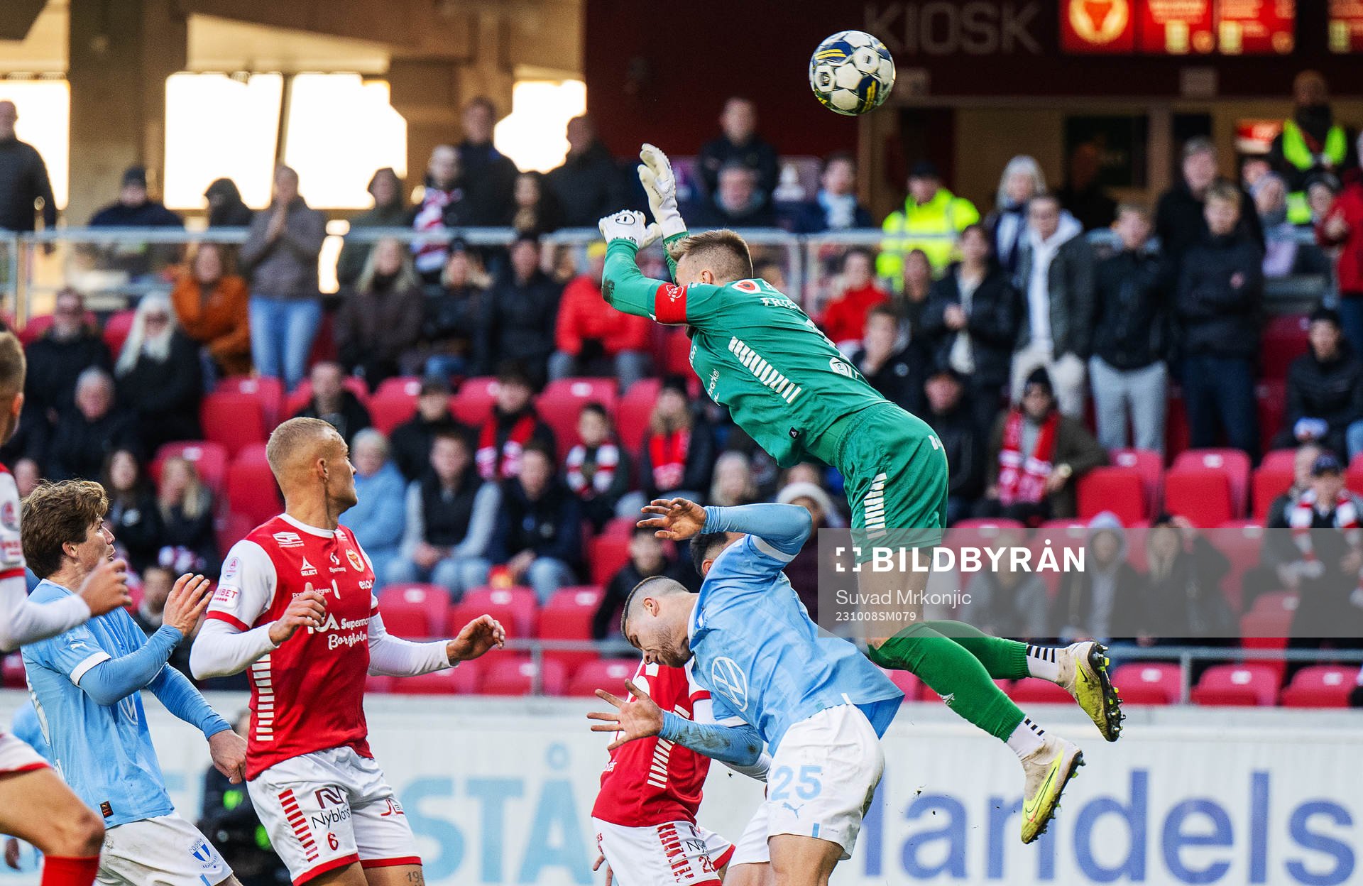 Malmö FFs Gabriel Busanello och Kalmars målvakt Ricardo