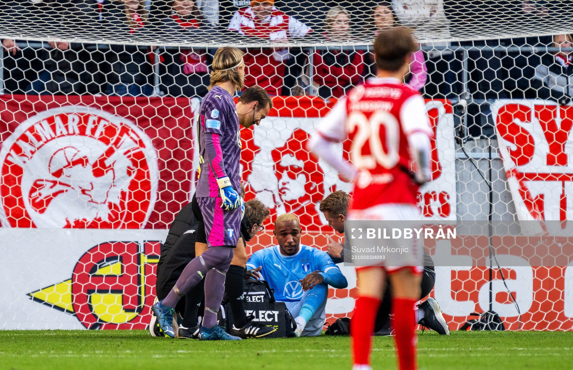 Malmö FFs Derek Cornelius får vård