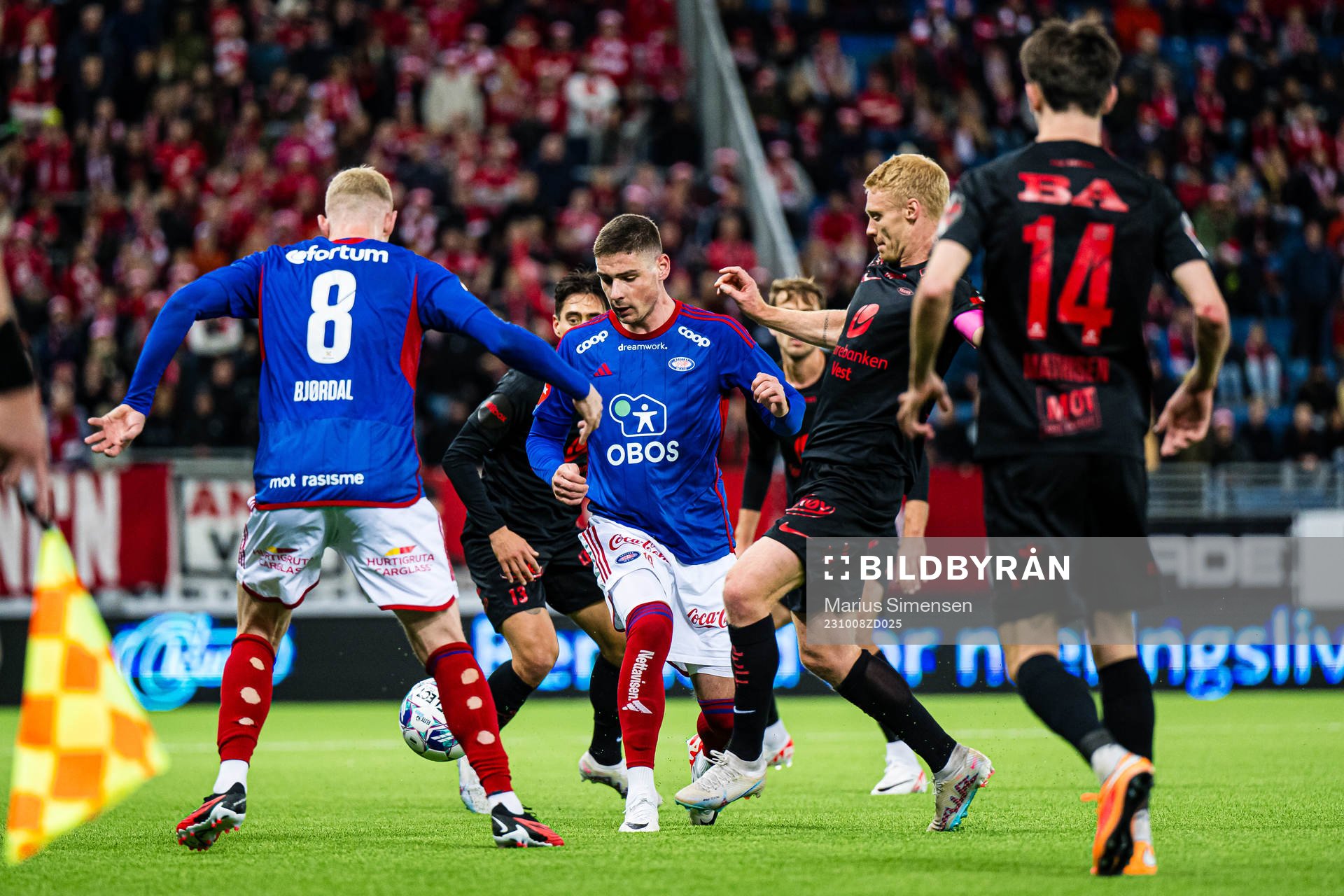 Andrej Ilic of Vålerenga and Sivert Heltne Nilsen of Brann
