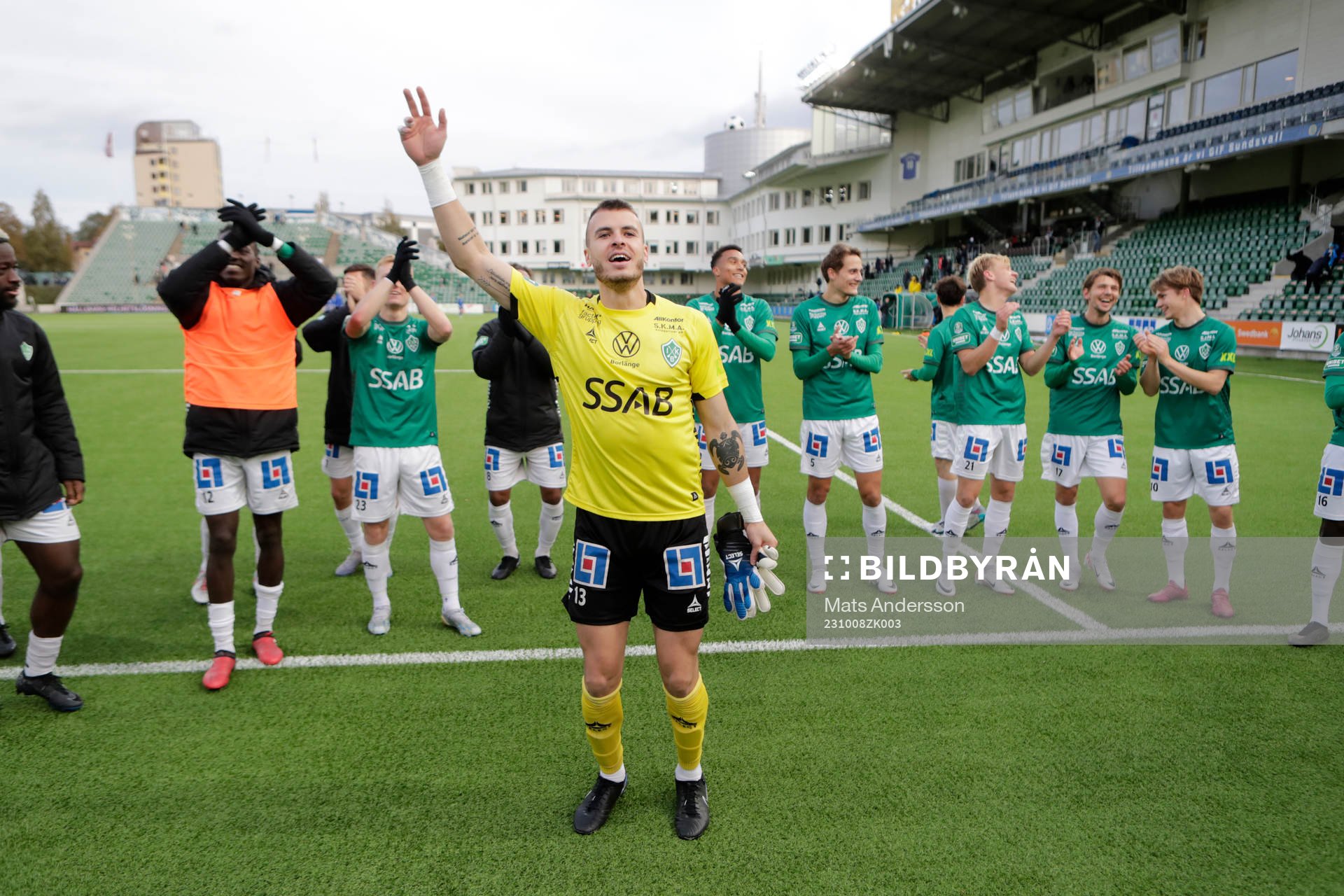 Brages målvakt Andre Bernardini jublar