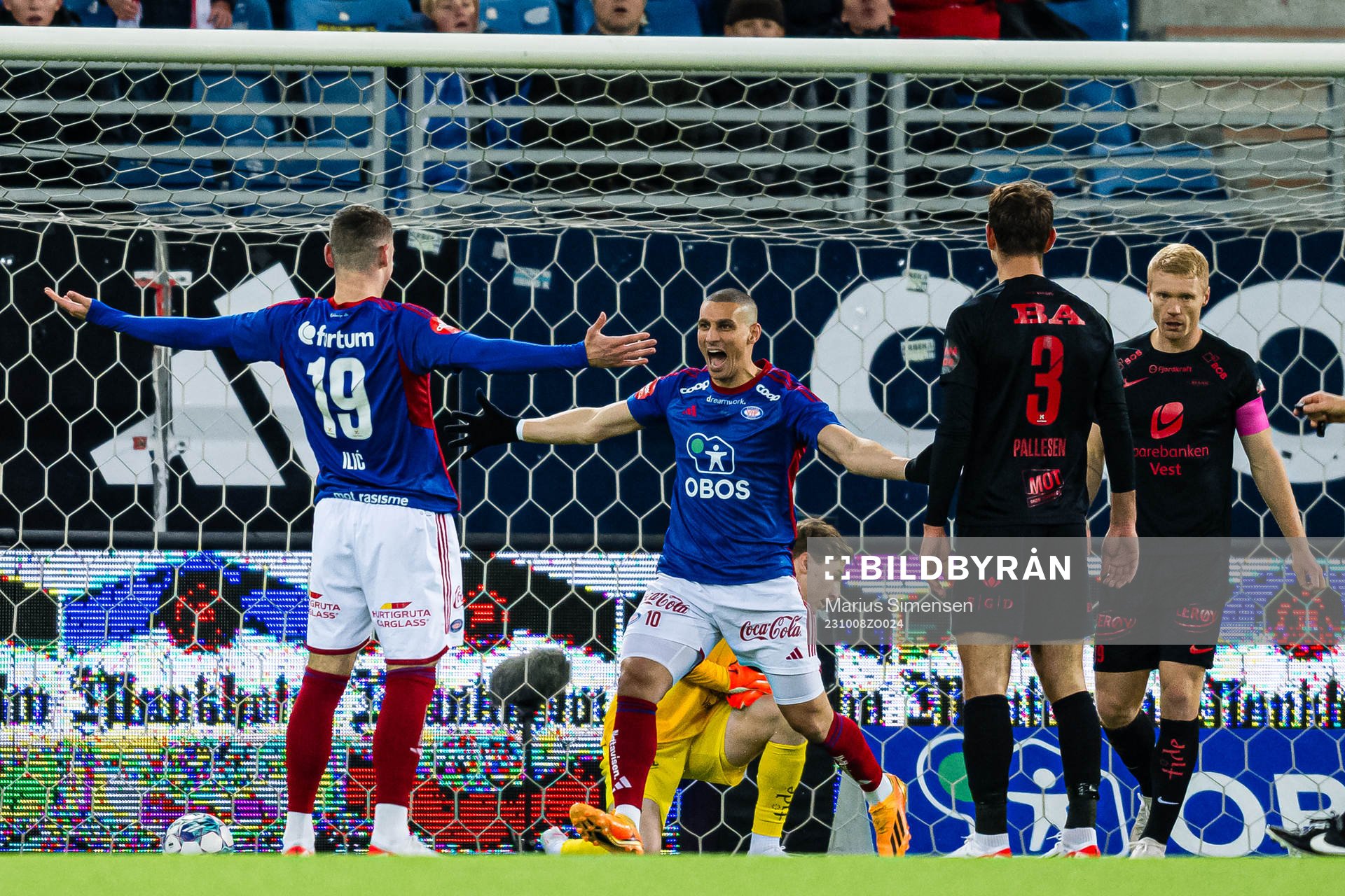 Andrej Ilic of Vålerenga celebrates