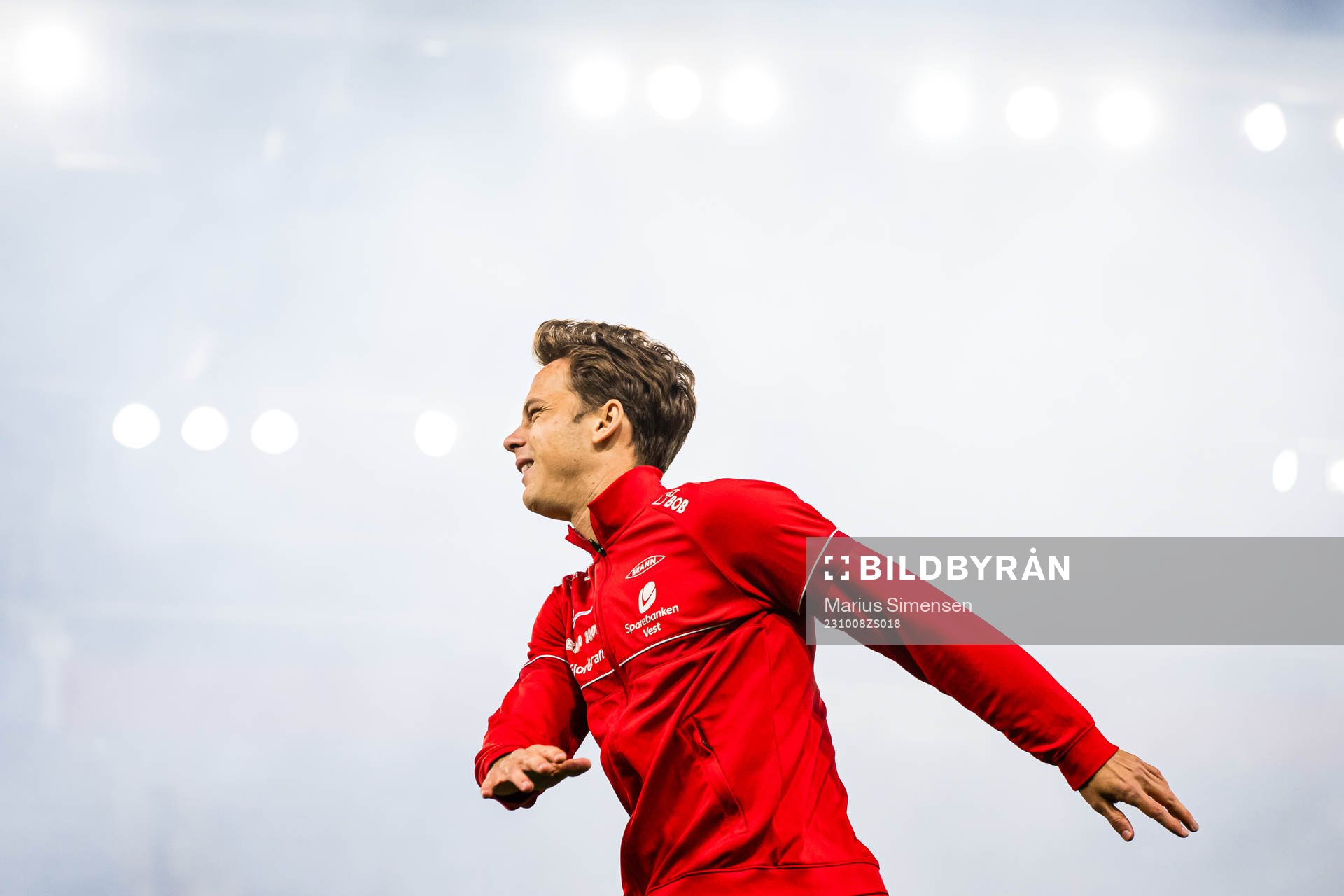 Felix Horn Myhre of Brann warms up