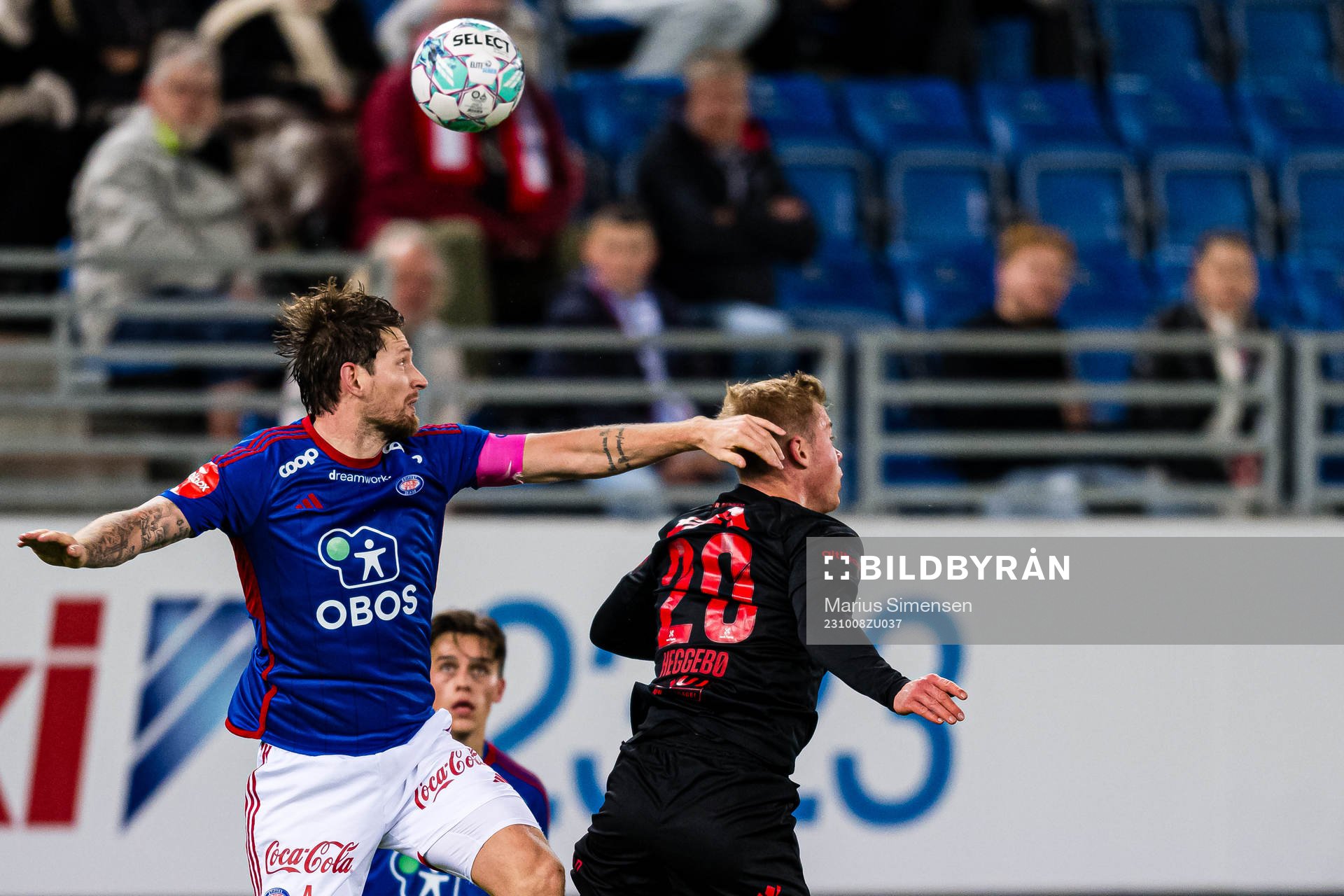 Stefan Strandberg of Vålerenga and Aune Heggebø of Brann