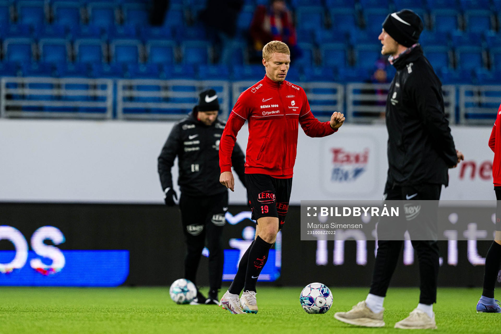 Sivert Heltne Nilsen of Brann warms up
