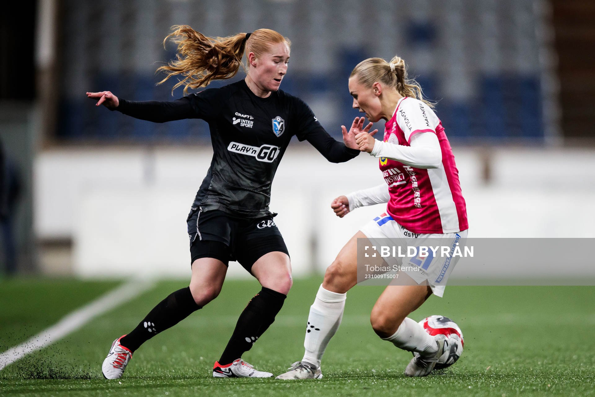 Växjö DFFs Tilde Johansson och IK Uppsalas Louise Hvarfner