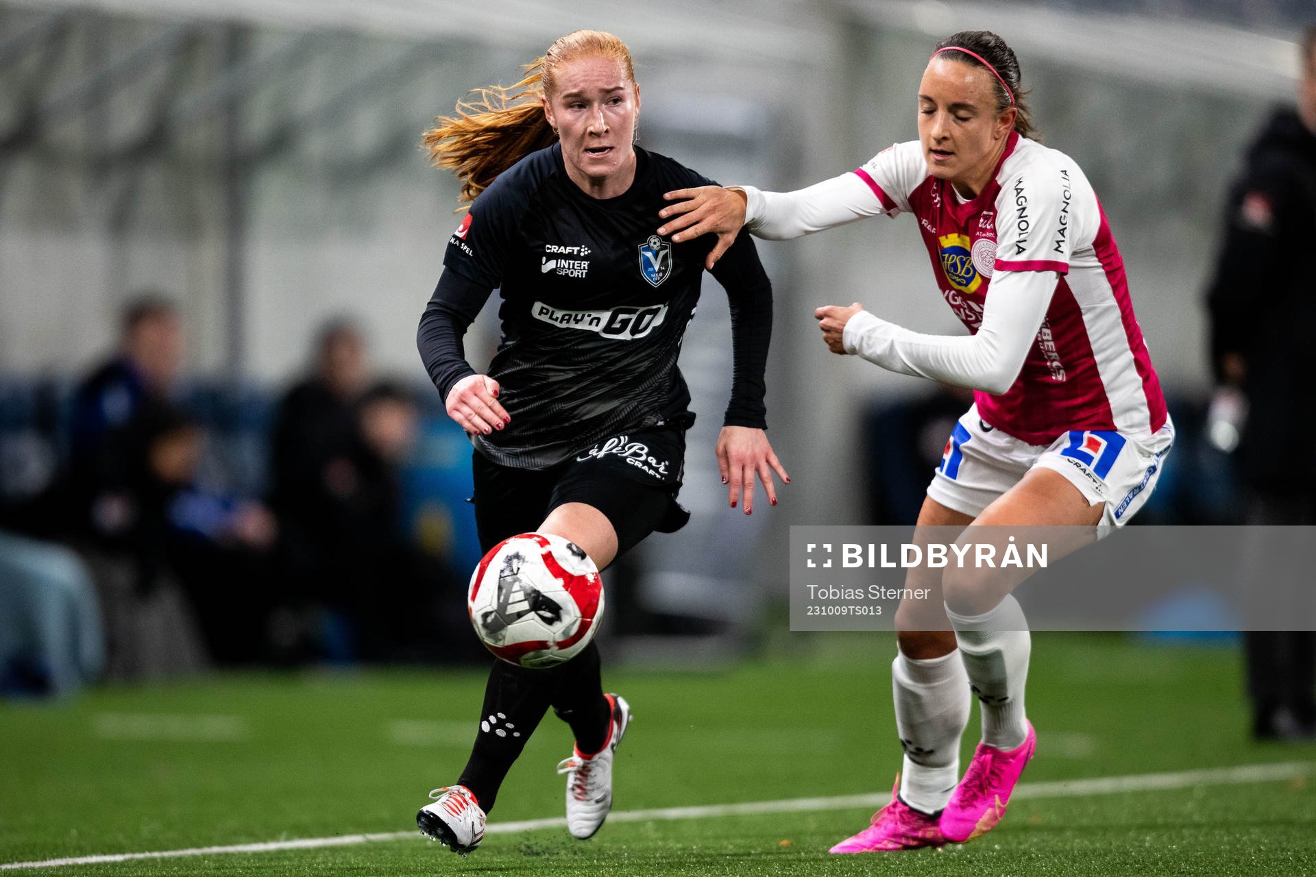 Växjö DFFs Tilde Johansson och IK Uppsalas Taryn Ries