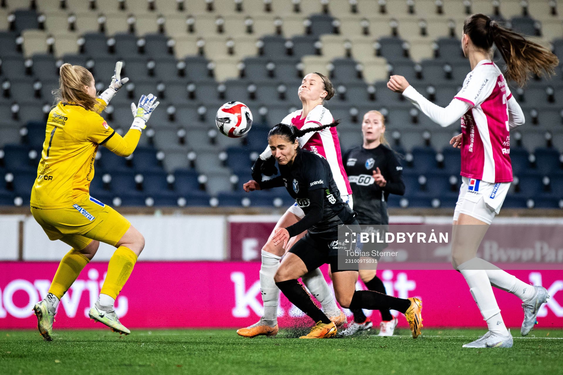 IK Uppsalas Milla-Maj Majasaari och Julia Ragnarsson