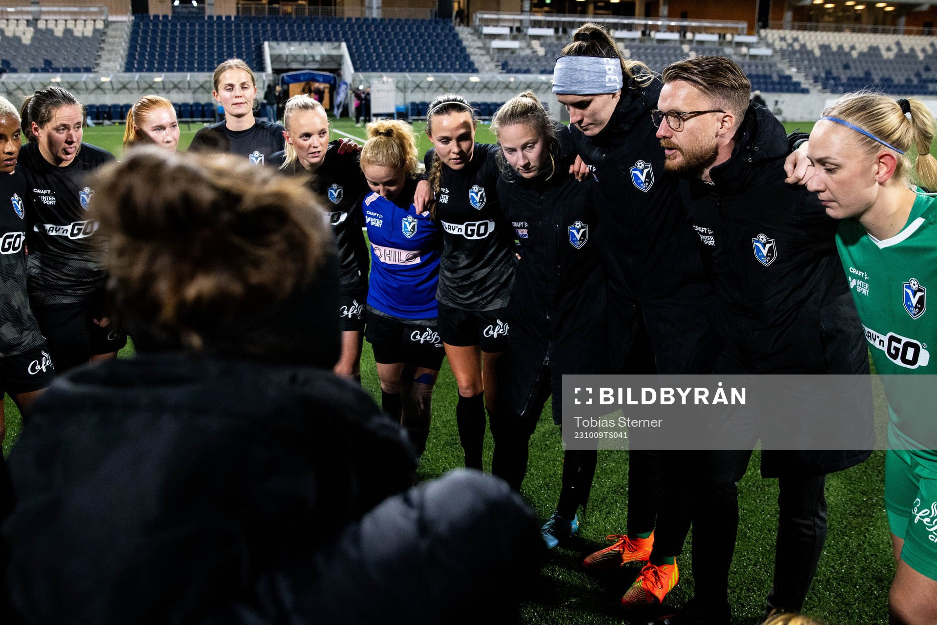 Växjö DFFs tränare Olof Unogård och  spelare