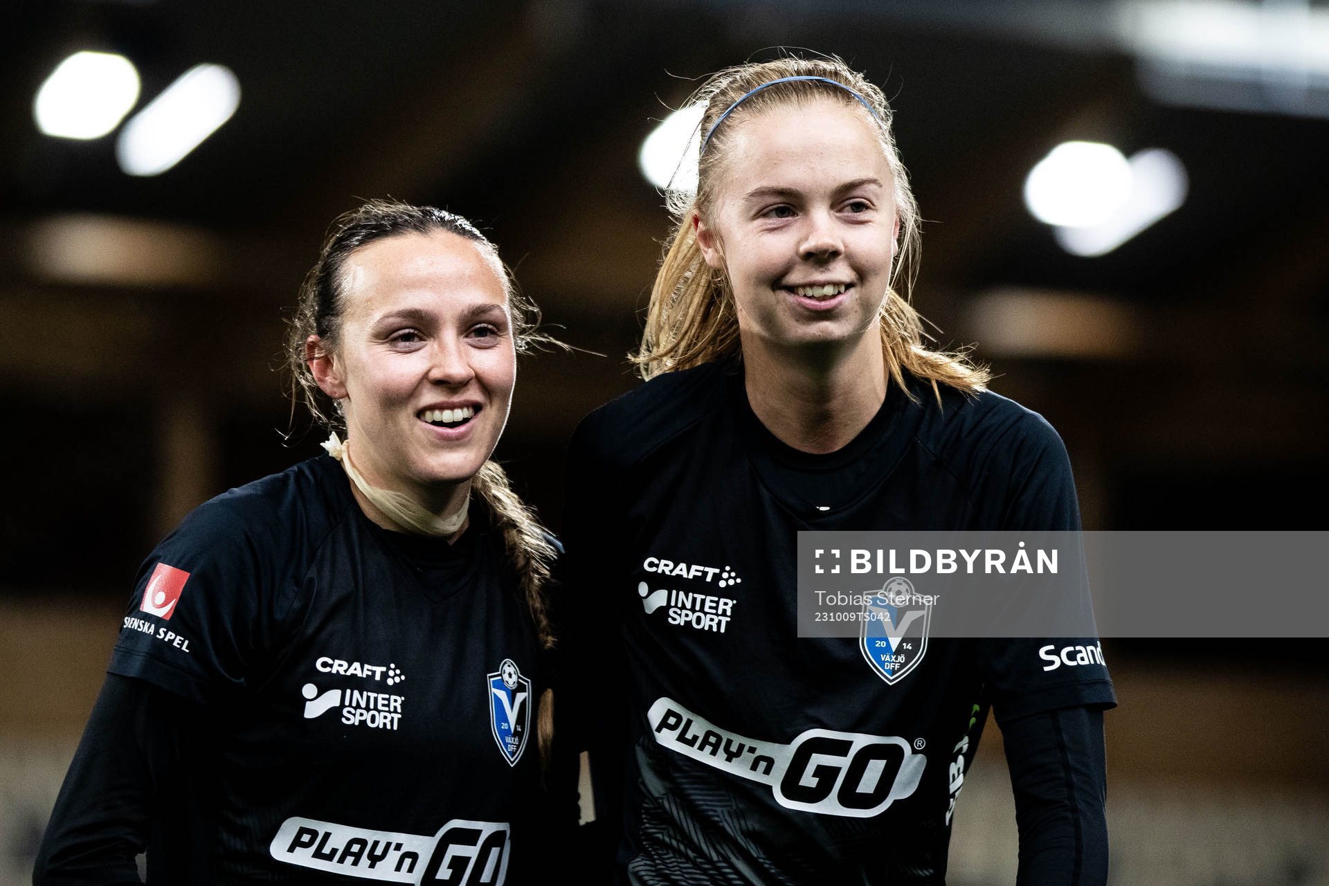 Växjö DFFs Larkin Russel och Elin Nilsson jublar