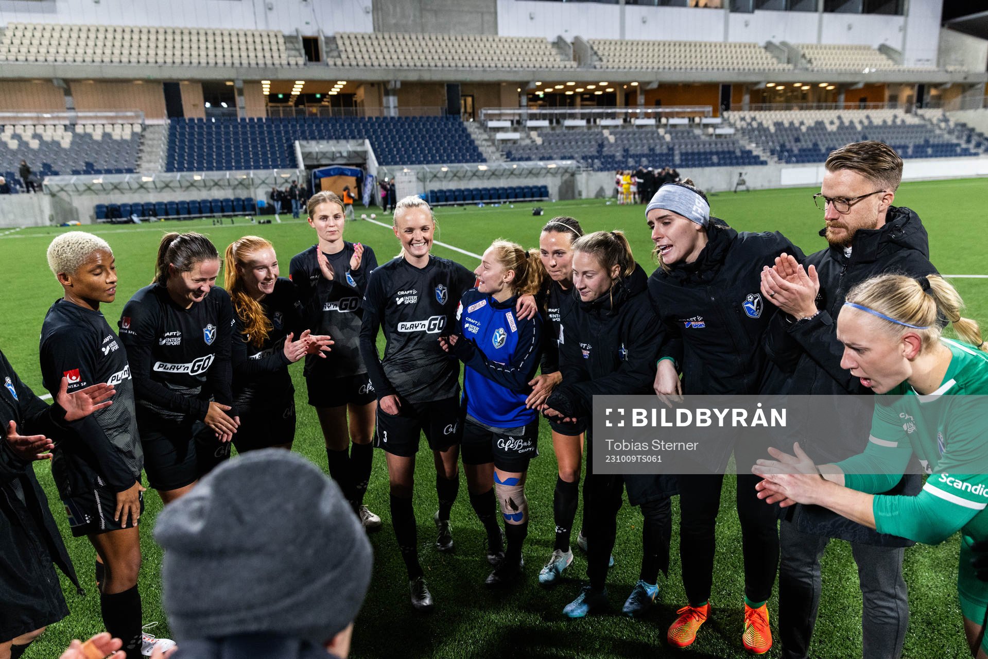 Växjö DFFs spelare jublar