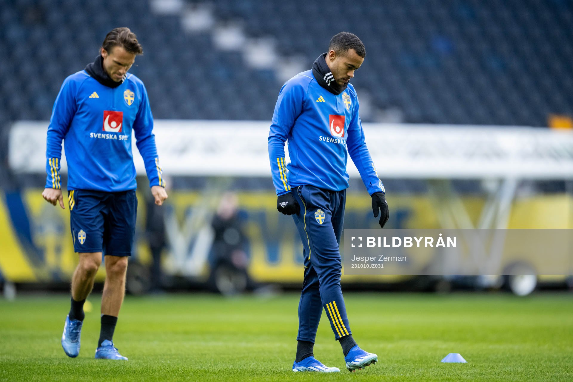 Albin Ekdal and Robin Quaison of the Swedish national