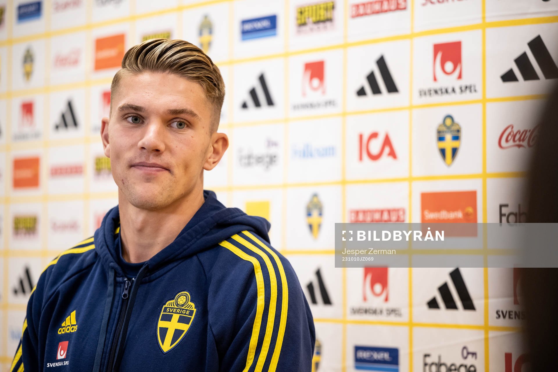 Viktor Gyökeres of the Swedish national football team in the mixed zone after a training session on October 10, 2023 in Stockholm. 