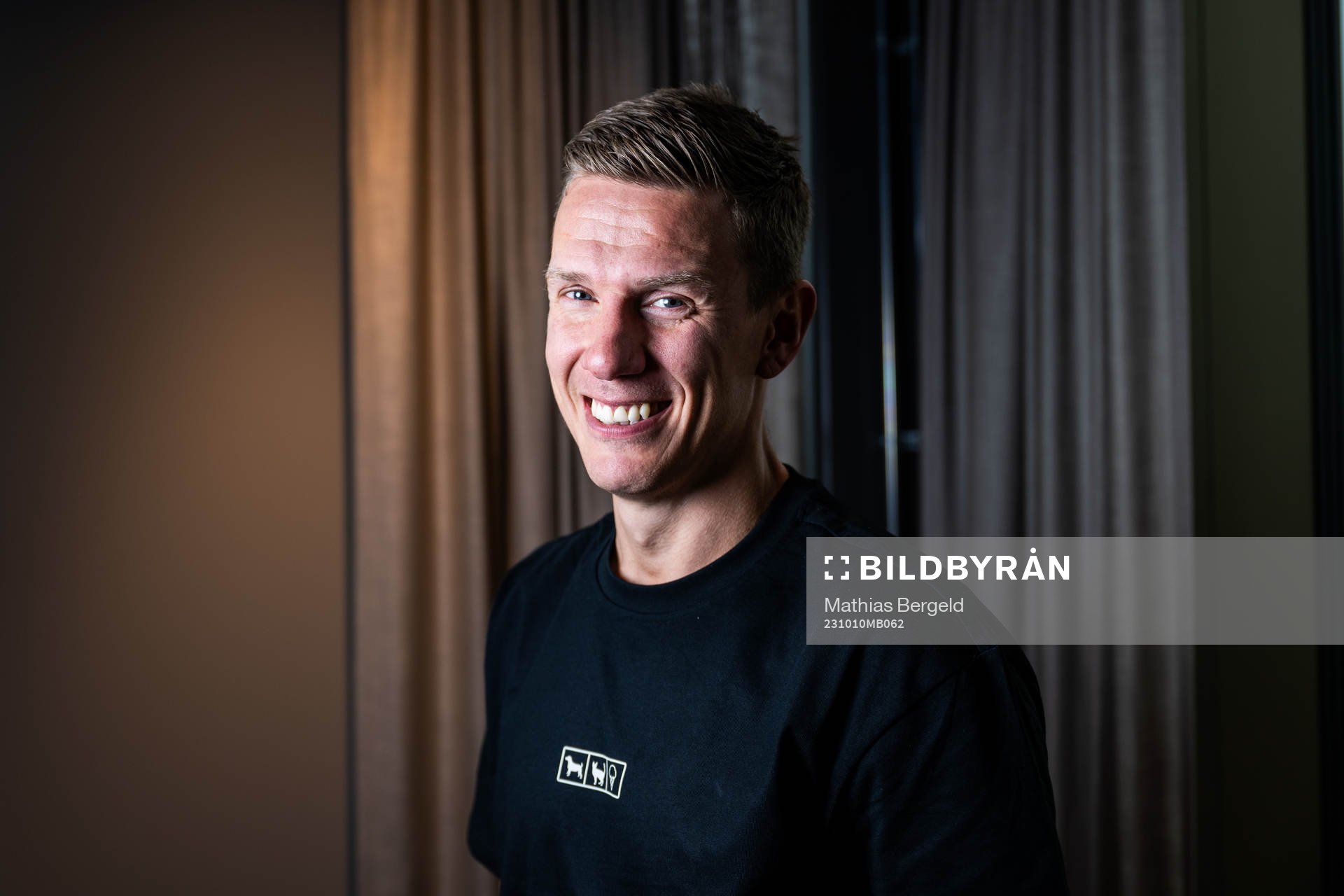 Pontus Wernbloom poserar för ett porträtt efter en inspelning av podcasten Hunden, Katten, Glassen den 10 oktober 2023 i Göteborg. 