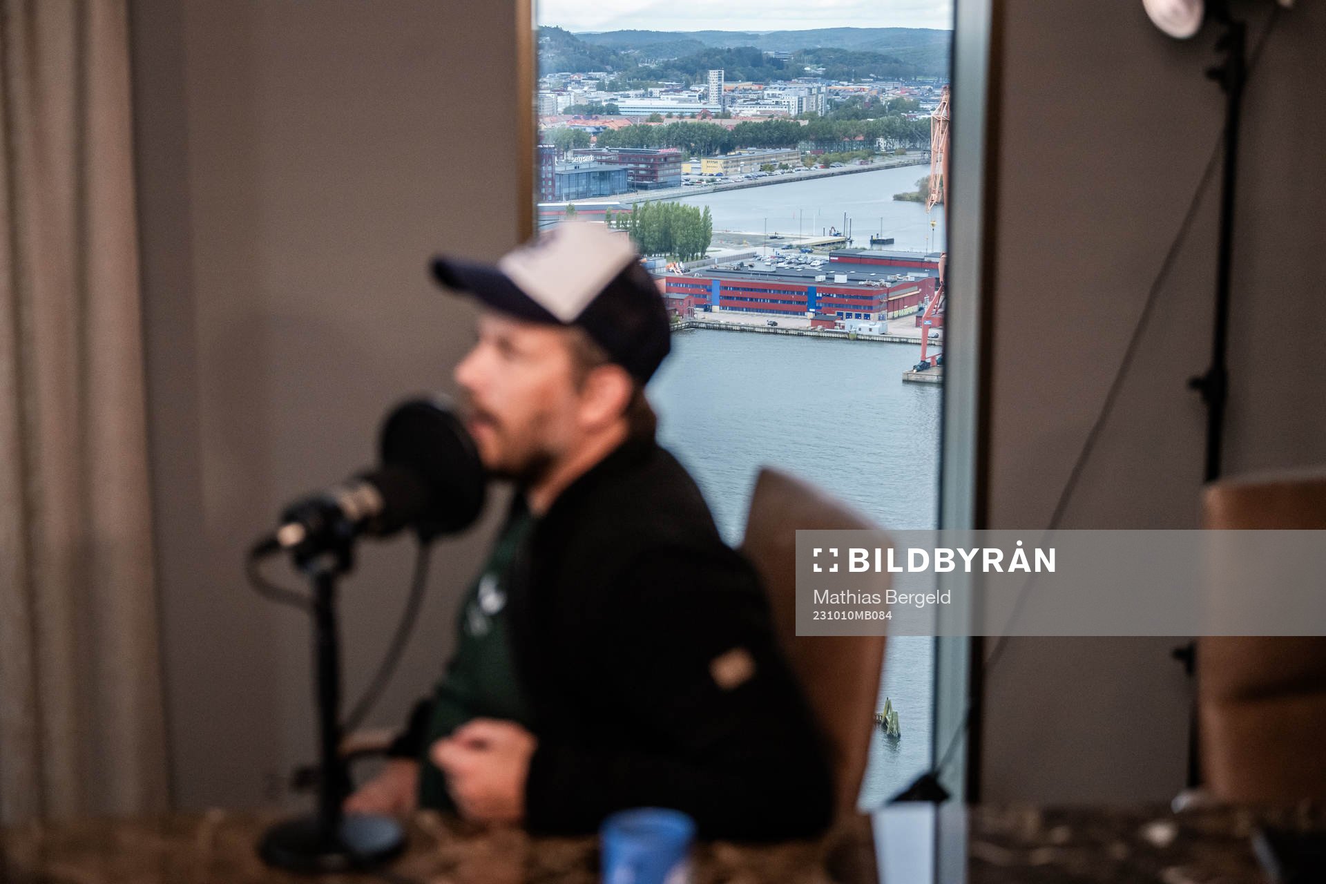 Utsikt över Göteborg syns bakom Tobias Hysén