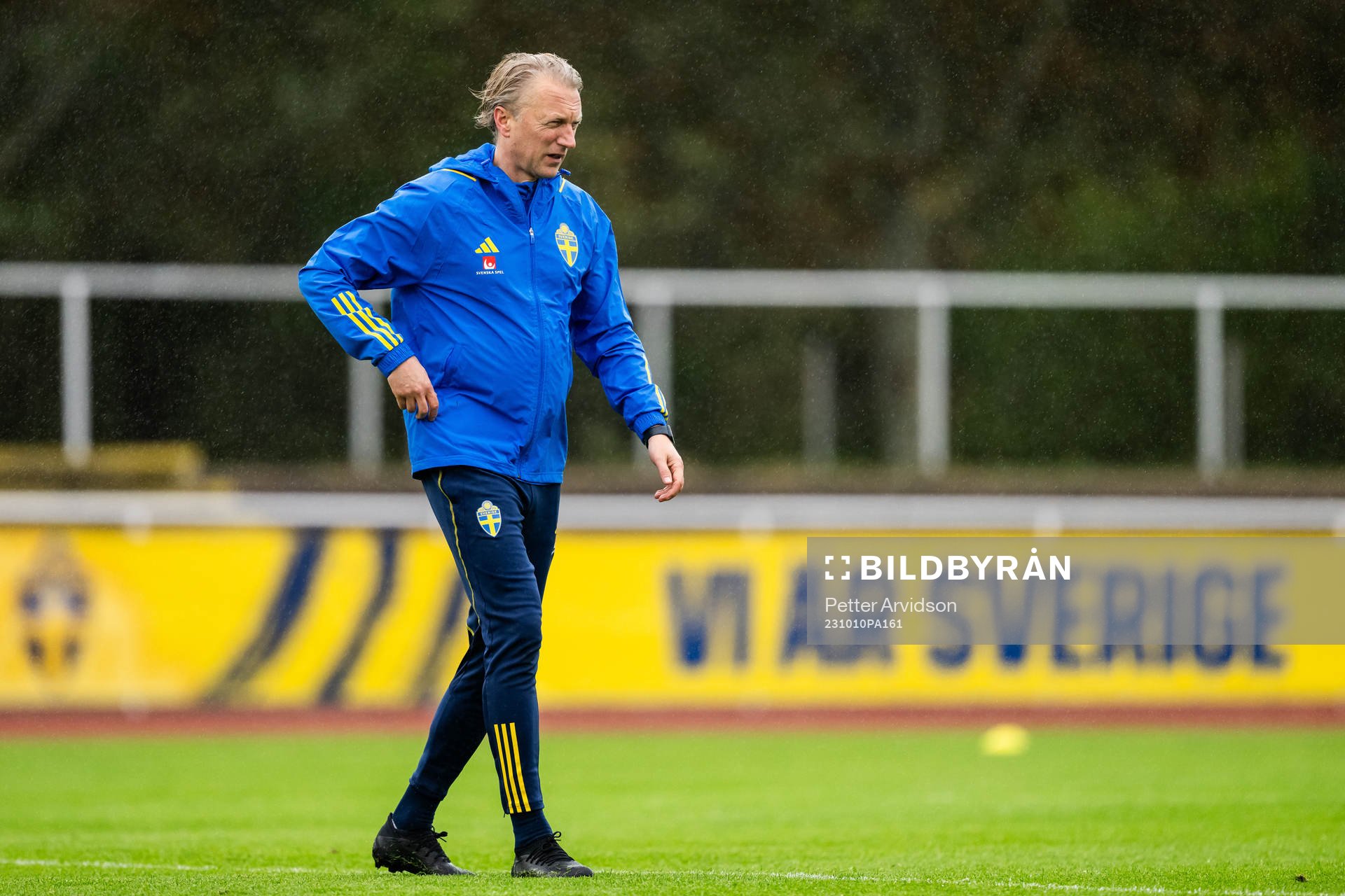 Niklas Egnell, fysiolog under en träning med det Svenska U21-landslaget i fotboll den 10 oktober 2023 i Falkenberg. 
