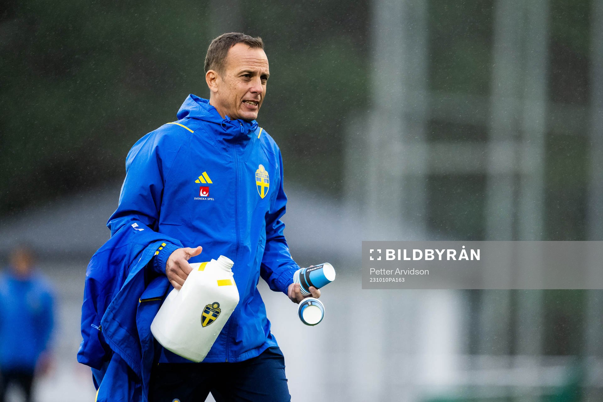 Fredrik Bergström, läkare under en träning med det Svenska U21-landslaget i fotboll den 10 oktober 2023 i Falkenberg. 