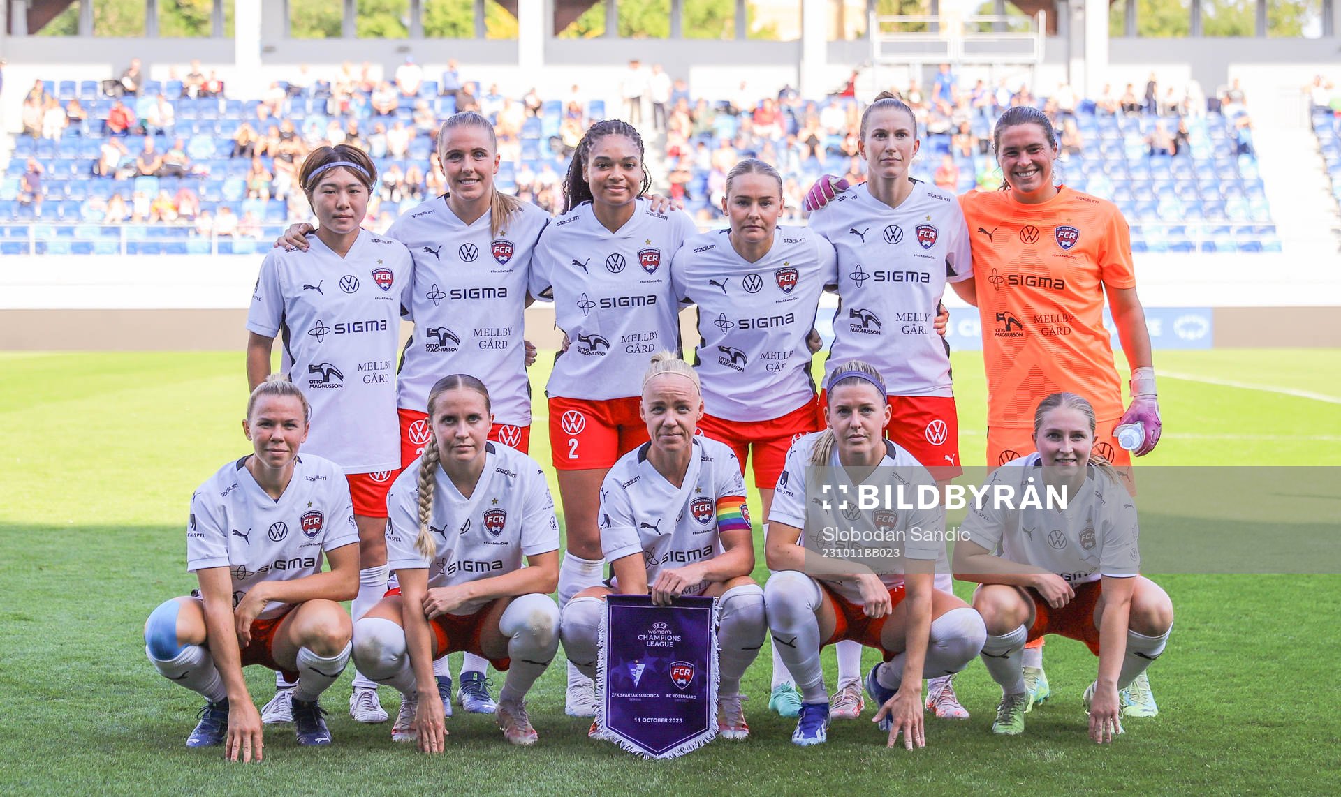 Players of Rosengård pose for a team picture