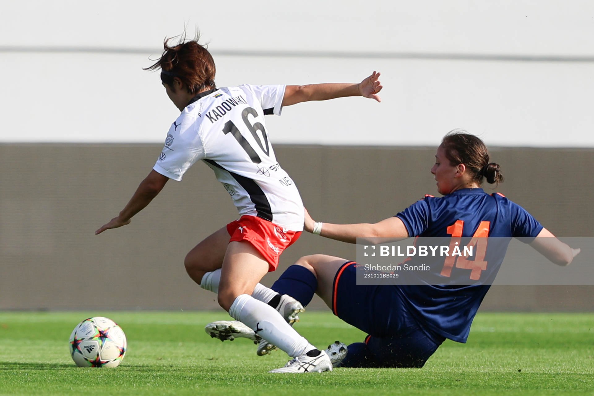 Mai Kadowaki of Rosengård and Biljana Ilic of Spartak
