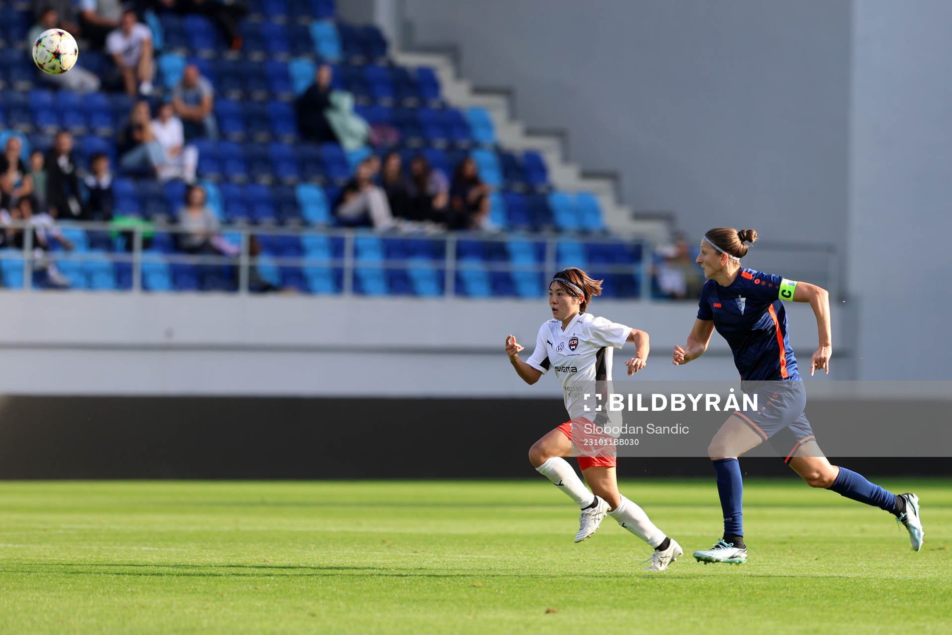 Mai Kadowaki of Rosengård and Violeta Slovic of Spartak